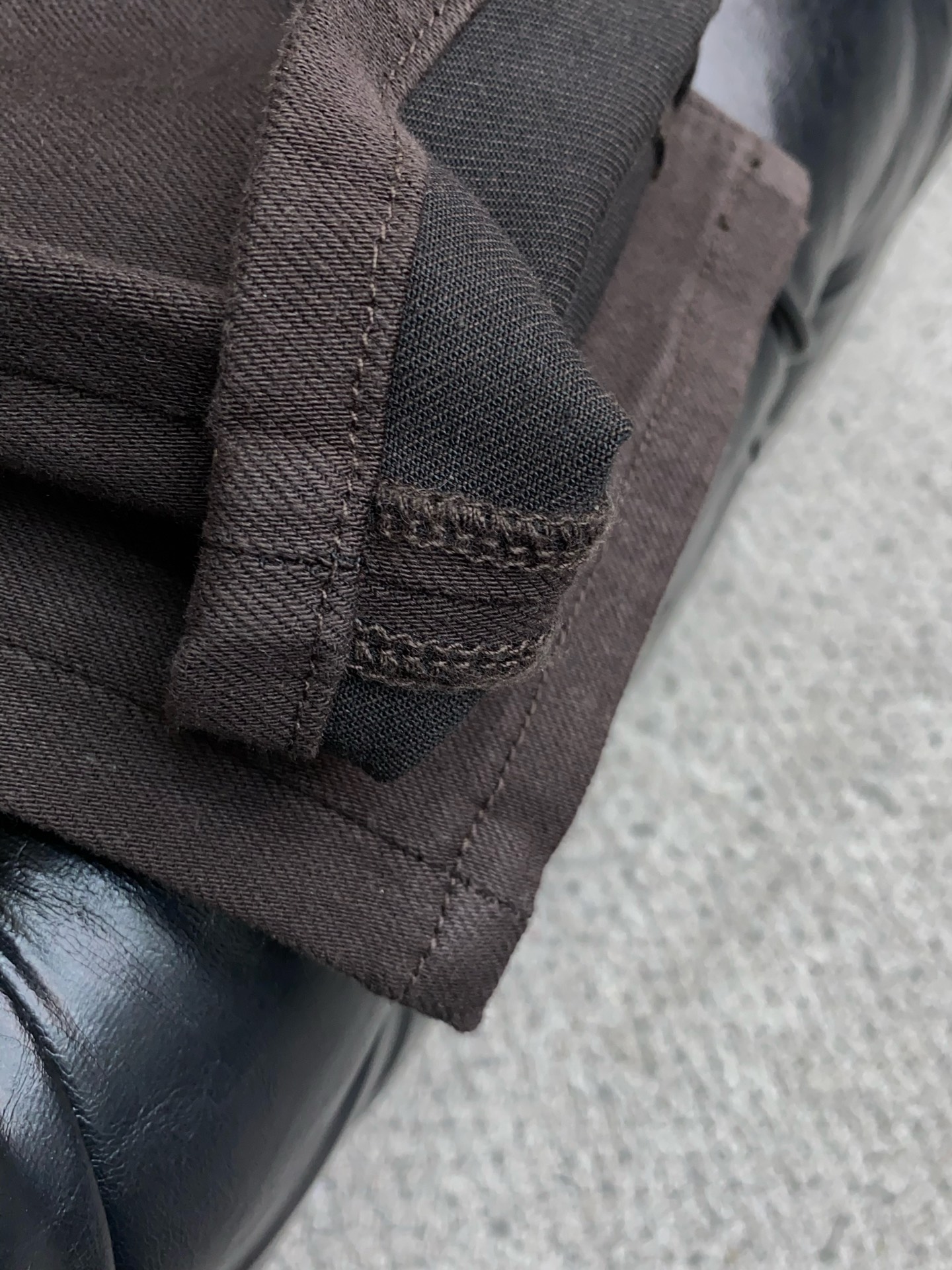 巴宝莉 2025SS秋冬 新品 原单男士直筒牛仔裤纯 原版咖色 松紧腰围上身极为舒适 无需质疑的热卖王牌