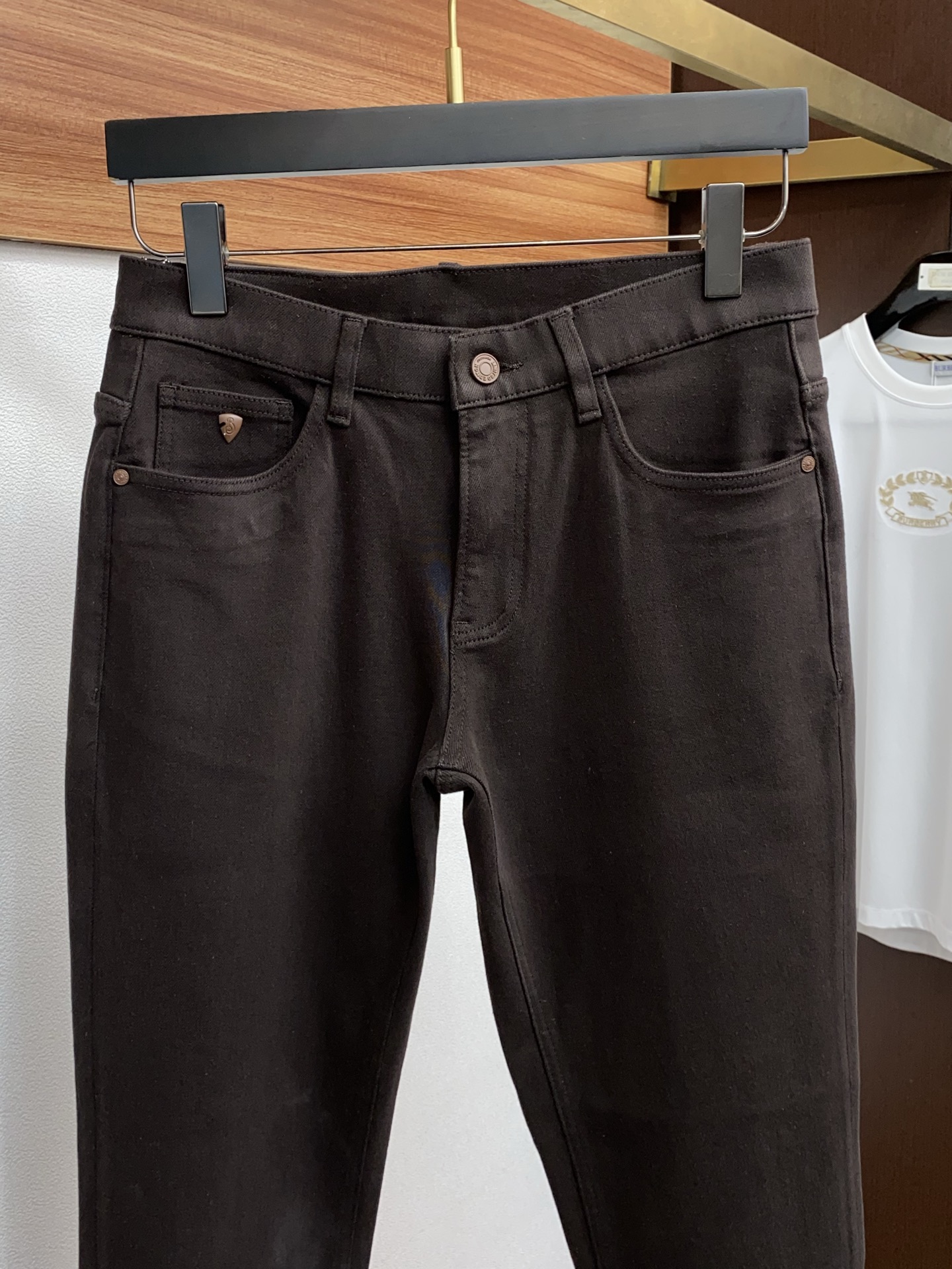 巴宝莉 2025SS秋冬 新品 原单男士直筒牛仔裤纯 原版咖色 松紧腰围上身极为舒适 无需质疑的热卖王牌