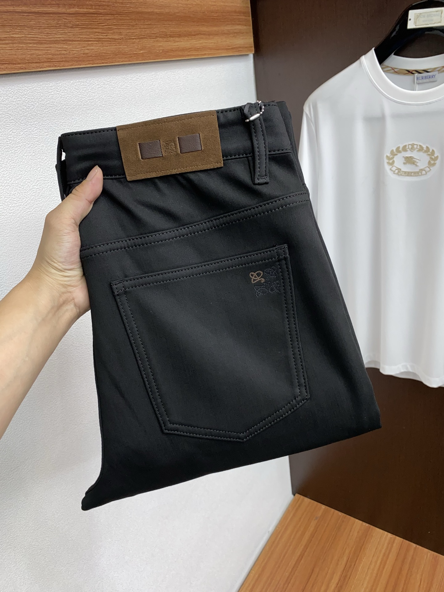 罗意威 2025SS秋冬 新品 男士加厚加绒牛仔裤纯血统品 每季必出的类型，松紧腰围上身极为舒适 无需质