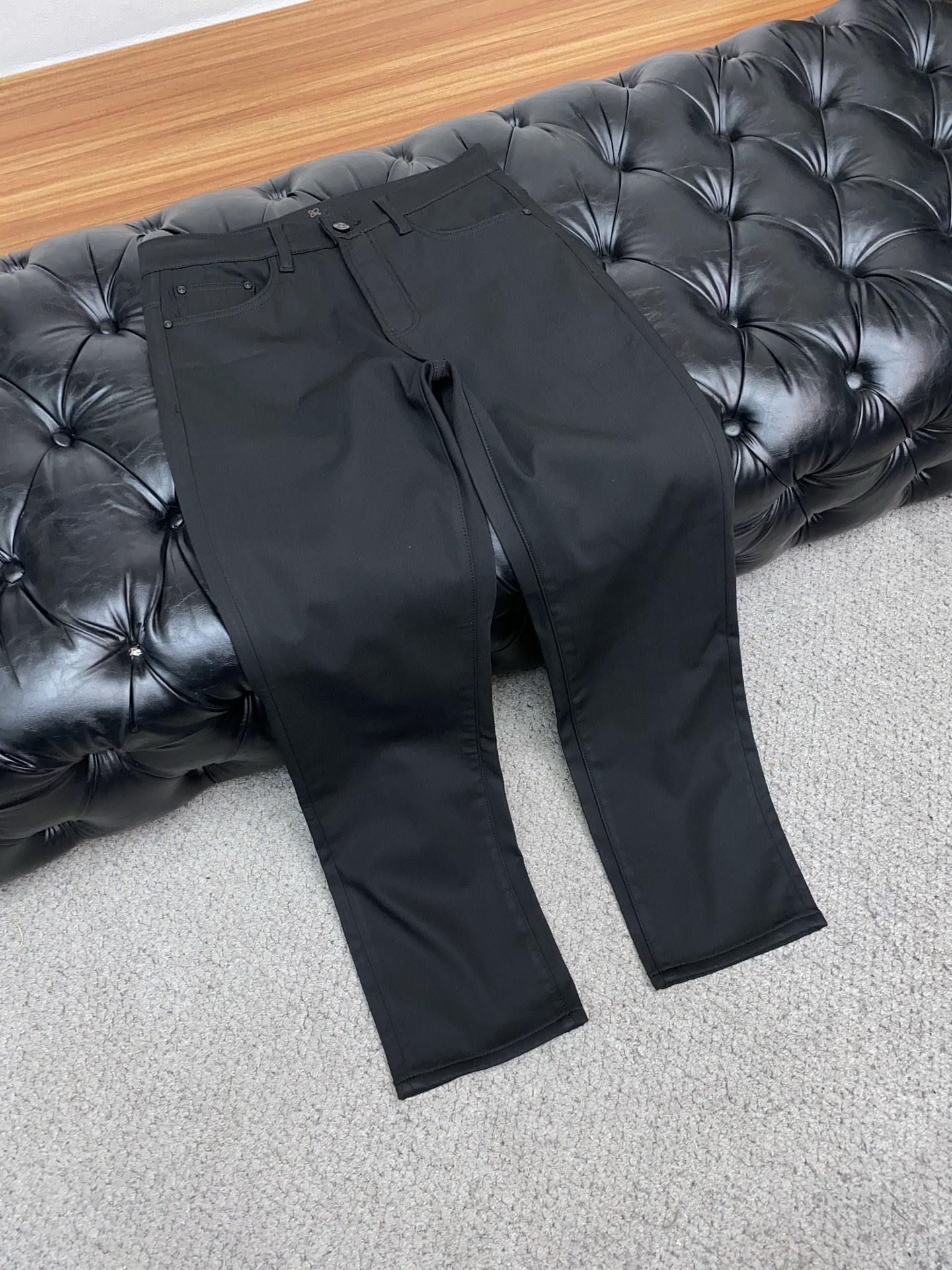 罗意威 2025SS秋冬 新品 男士加厚加绒牛仔裤纯血统品 每季必出的类型，松紧腰围上身极为舒适 无需质