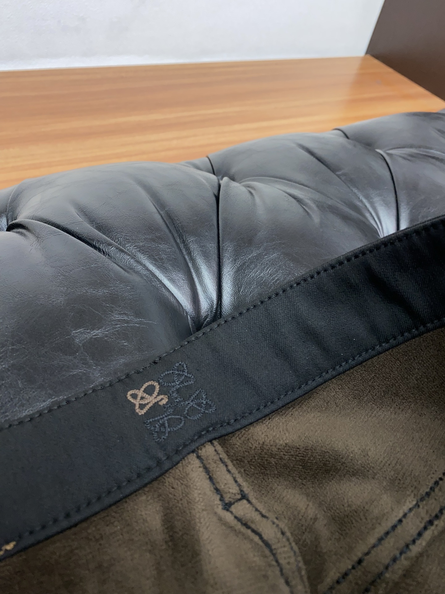 罗意威 2025SS秋冬 新品 男士加厚加绒牛仔裤纯血统品 每季必出的类型，松紧腰围上身极为舒适 无需质