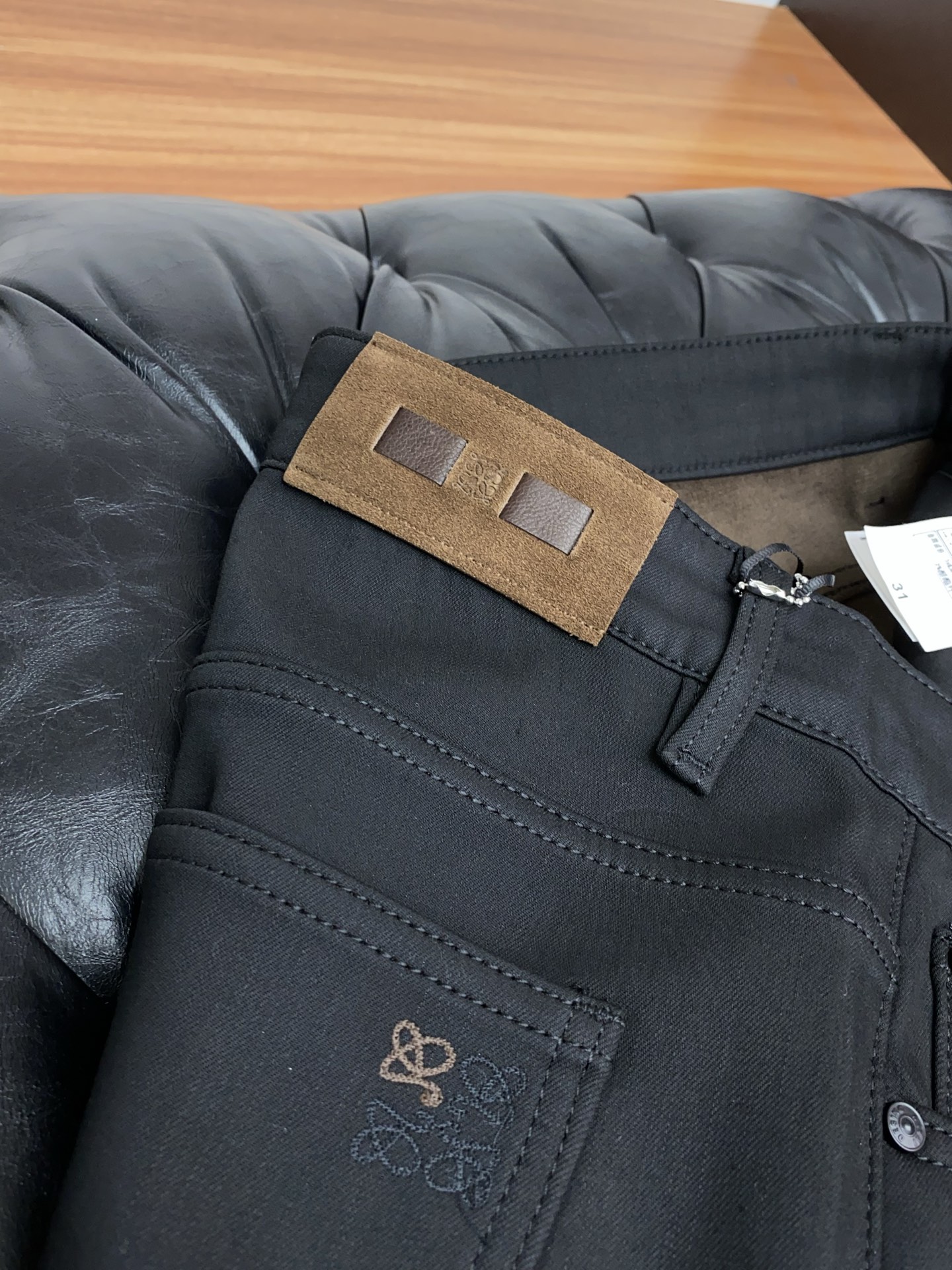 罗意威 2025SS秋冬 新品 男士加厚加绒牛仔裤纯血统品 每季必出的类型，松紧腰围上身极为舒适 无需质