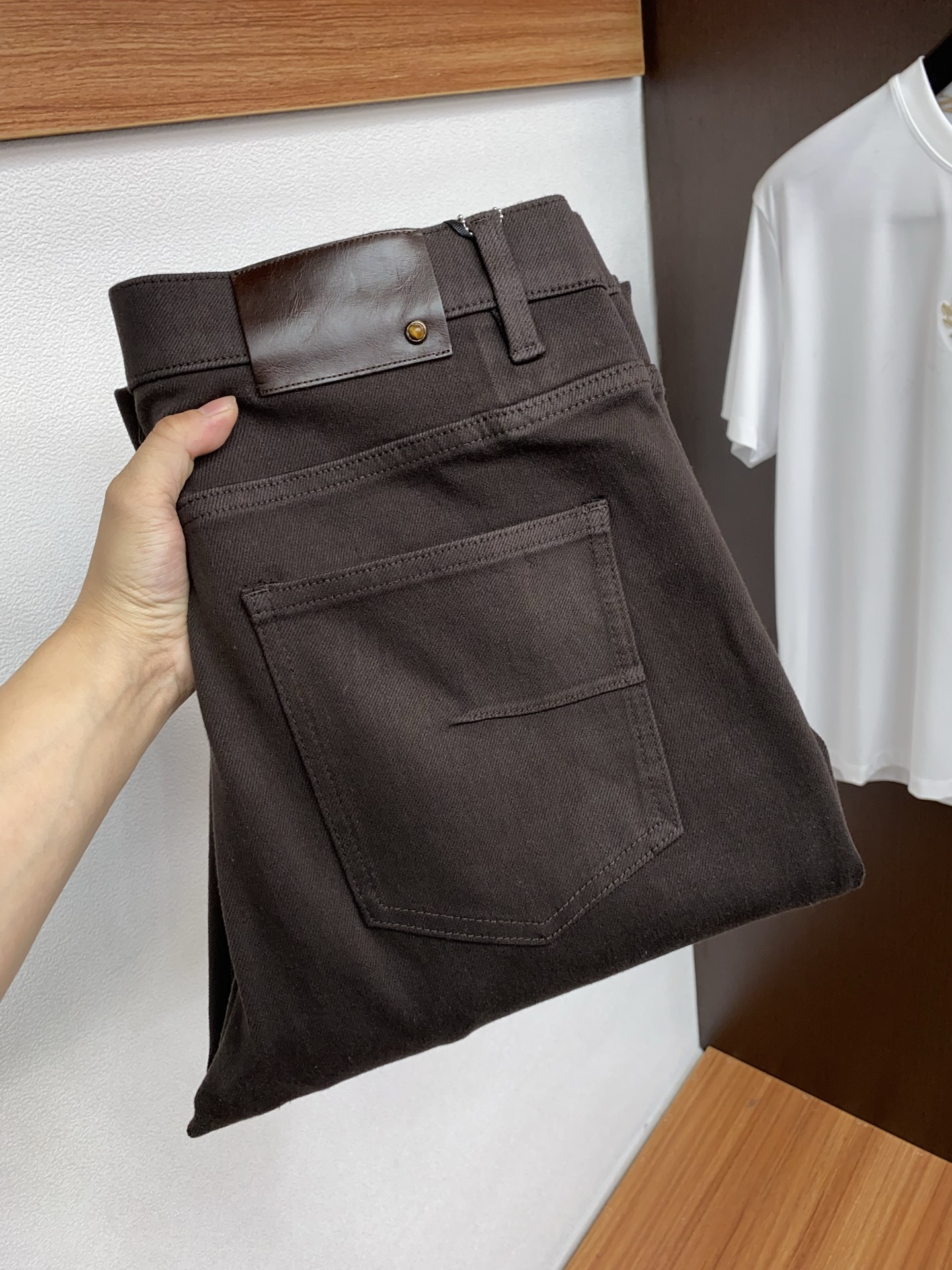 迪奥 2025SS秋冬 新品 原单男士直筒牛仔裤纯 原版咖色 松紧腰围上身极为舒适 无需质疑的热卖王牌单