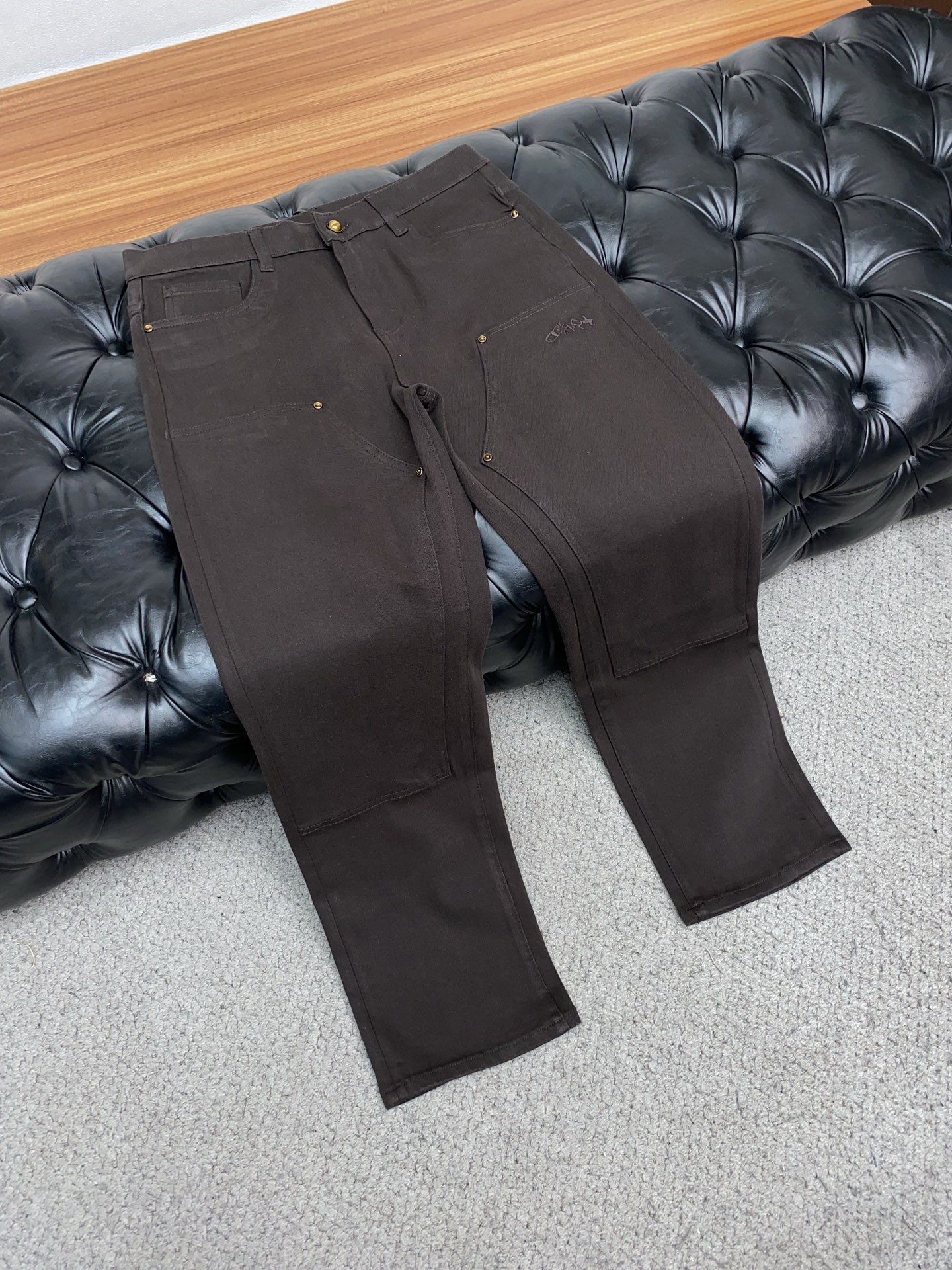迪奥 2025SS秋冬 新品 原单男士直筒牛仔裤纯 原版咖色 松紧腰围上身极为舒适 无需质疑的热卖王牌单