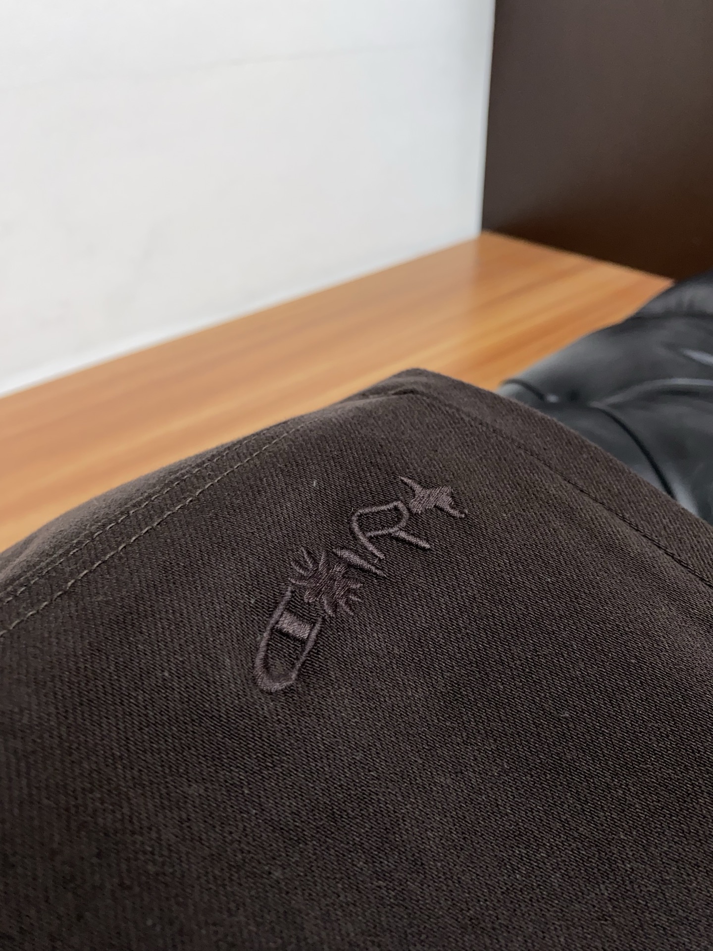 迪奥 2025SS秋冬 新品 原单男士直筒牛仔裤纯 原版咖色 松紧腰围上身极为舒适 无需质疑的热卖王牌单