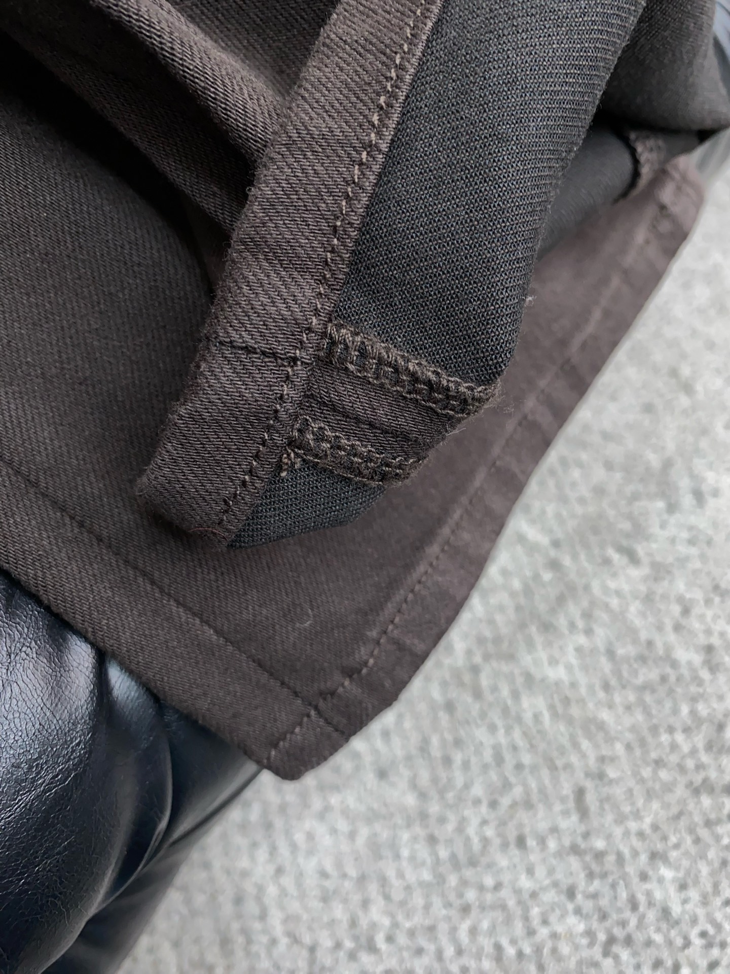 迪奥 2025SS秋冬 新品 原单男士直筒牛仔裤纯 原版咖色 松紧腰围上身极为舒适 无需质疑的热卖王牌单