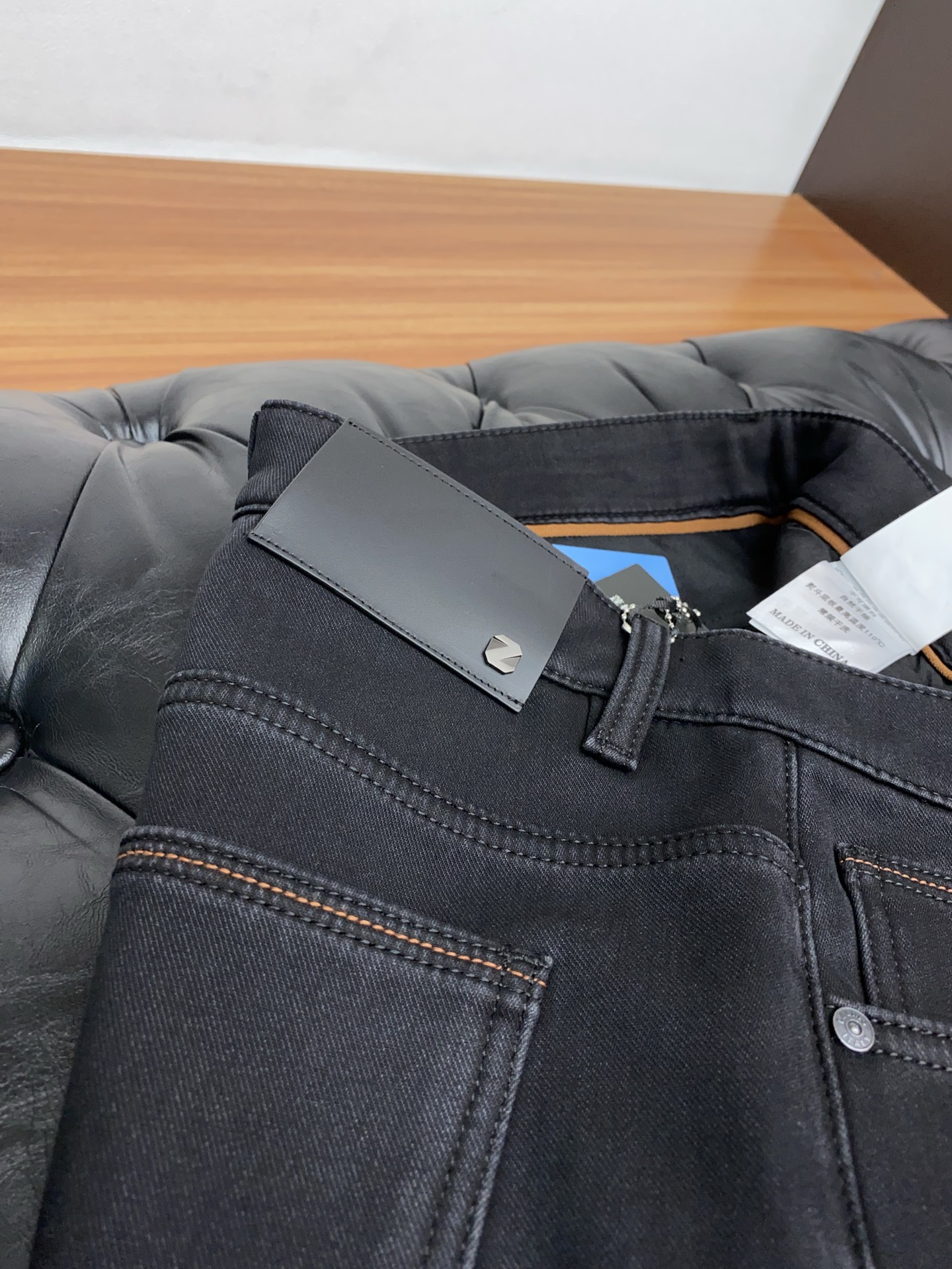 杰尼亚 2025SS秋冬 新品 原单男士超柔加厚加绒牛仔裤纯血统品 每季必出的类型，松紧腰围上身极为舒适