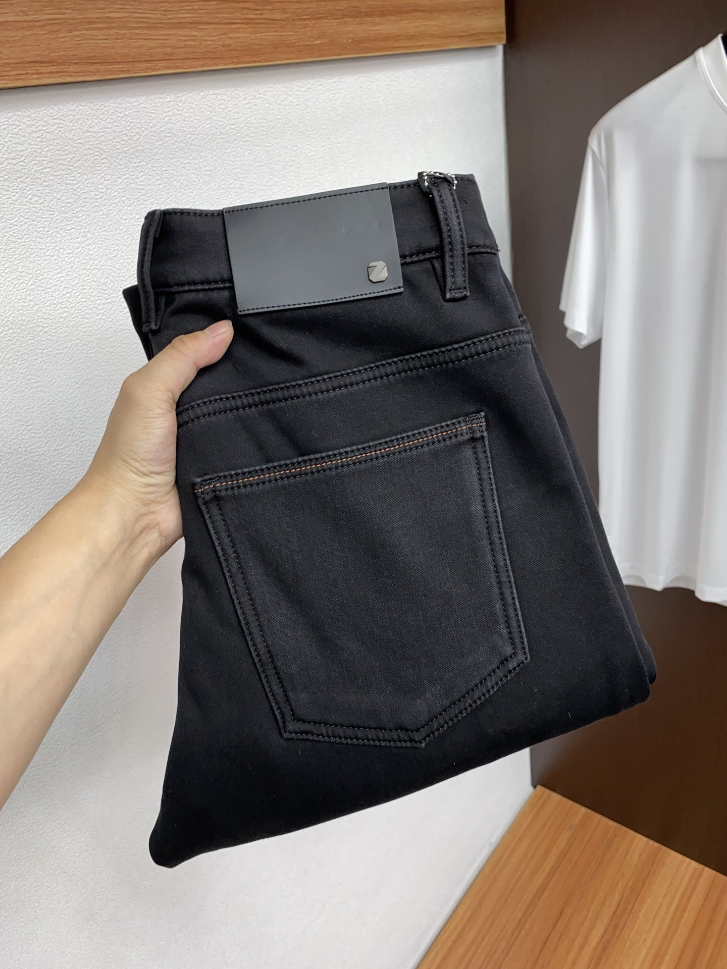 杰尼亚 2025SS秋冬 新品 原单男士超柔加厚加绒牛仔裤纯血统品 每季必出的类型，松紧腰围上身极为舒适