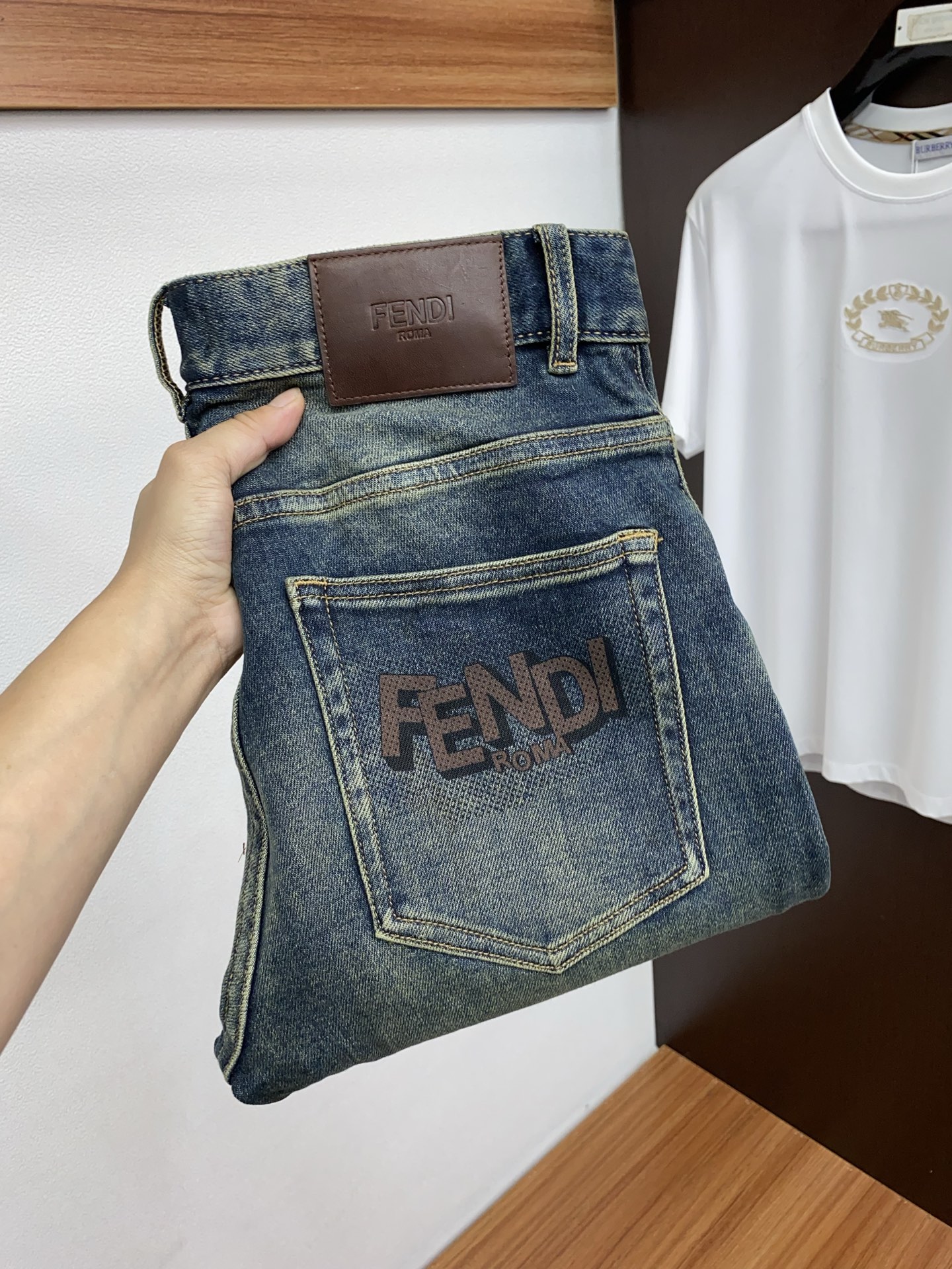 芬迪 25新款 市场独家订制进口丹宁牛仔面料 稀缺面料 超级舒服 工艺复杂四季款牛仔裤 针织牛从做旧 独