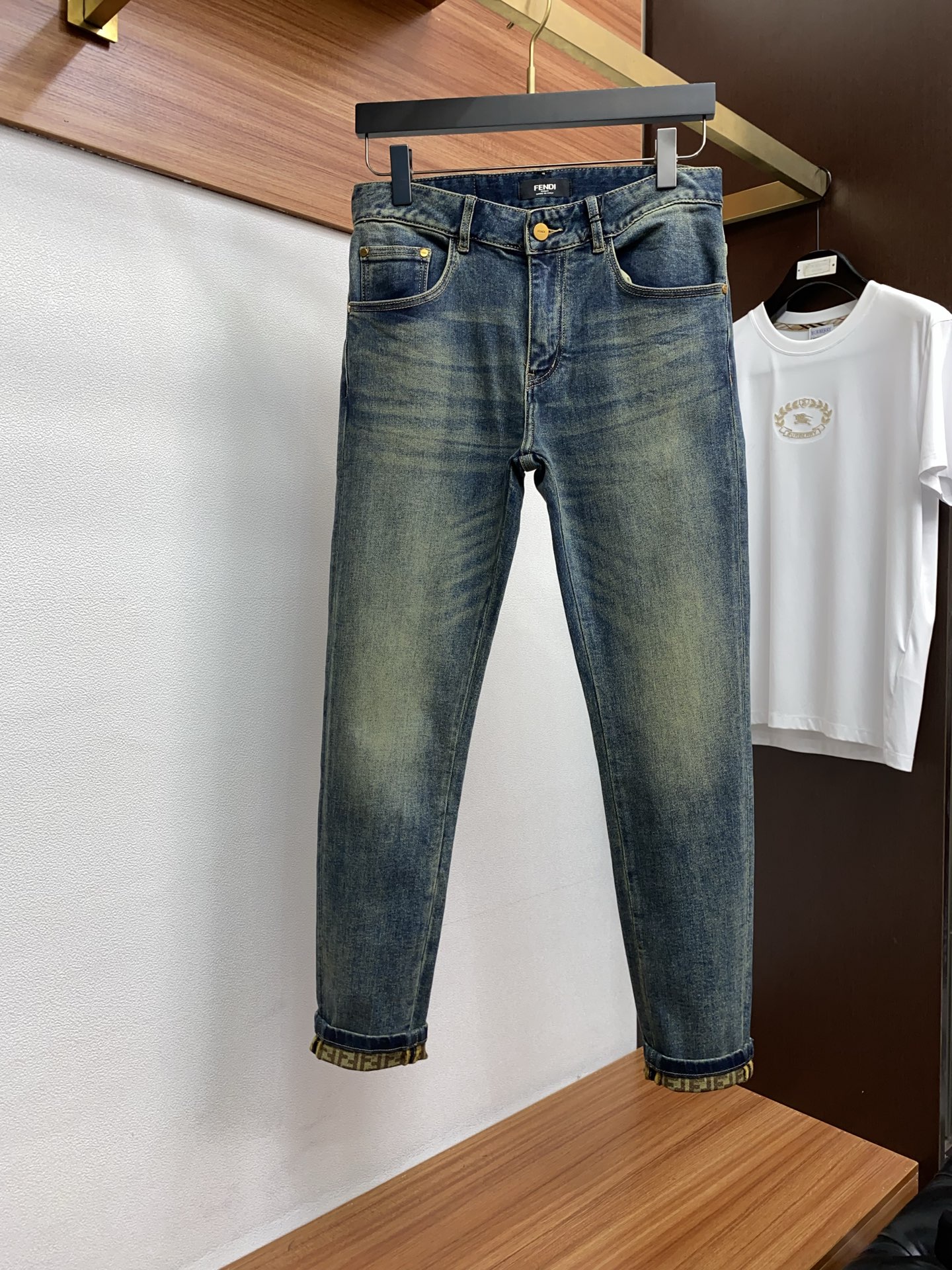 芬迪 25新款 市场独家订制进口丹宁牛仔面料 稀缺面料 超级舒服 工艺复杂四季款牛仔裤 针织牛从做旧 独