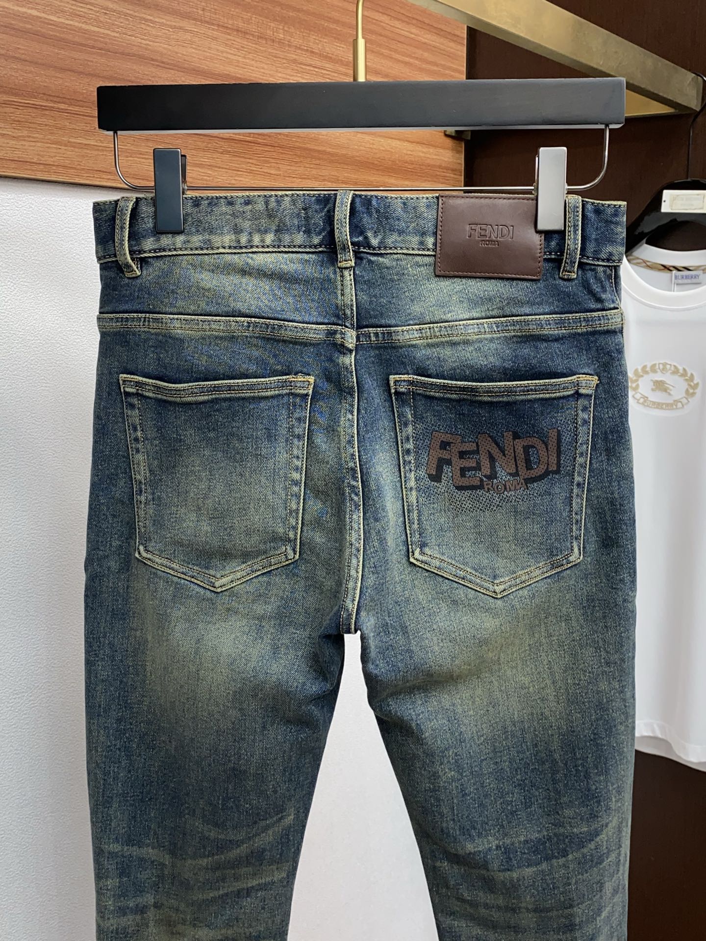 芬迪 25新款 市场独家订制进口丹宁牛仔面料 稀缺面料 超级舒服 工艺复杂四季款牛仔裤 针织牛从做旧 独