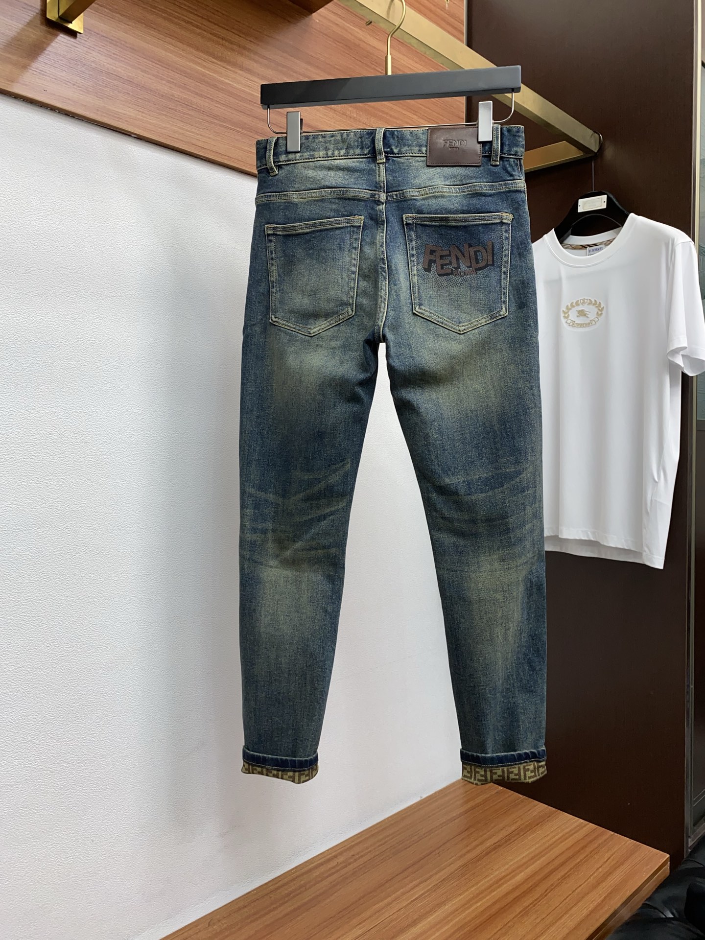 芬迪 25新款 市场独家订制进口丹宁牛仔面料 稀缺面料 超级舒服 工艺复杂四季款牛仔裤 针织牛从做旧 独