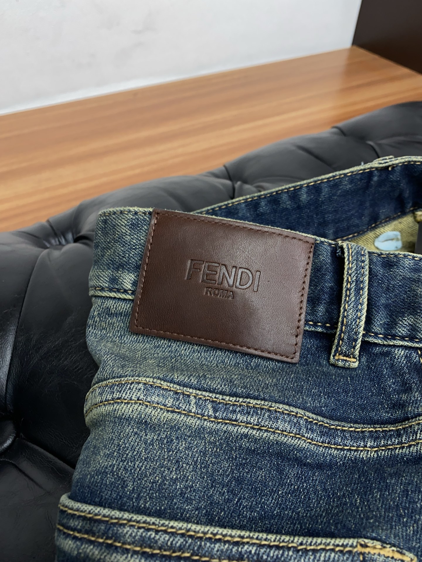 芬迪 25新款 市场独家订制进口丹宁牛仔面料 稀缺面料 超级舒服 工艺复杂四季款牛仔裤 针织牛从做旧 独