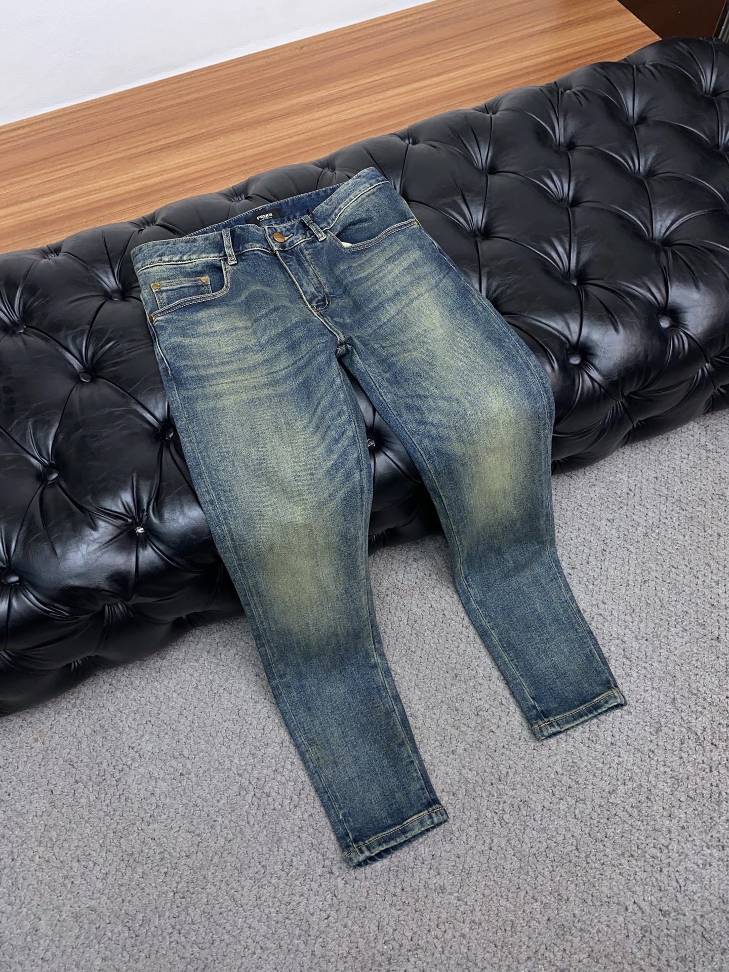 芬迪 25新款 市场独家订制进口丹宁牛仔面料 稀缺面料 超级舒服 工艺复杂四季款牛仔裤 针织牛从做旧 独