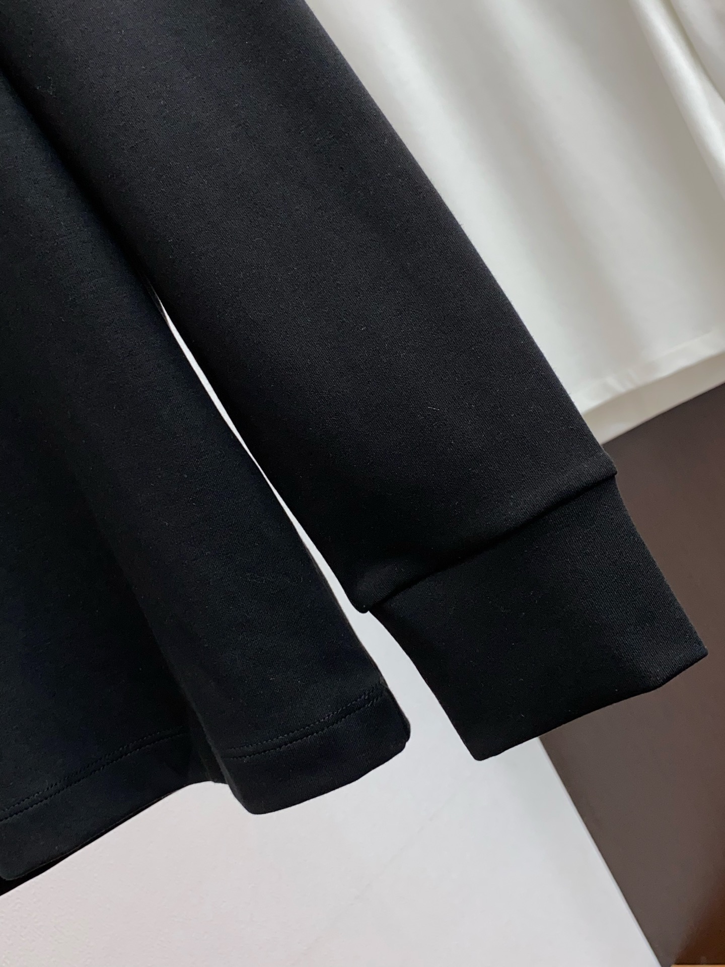 1v 路易威登 2025秋冬新品，男士基础款圆领长袖T恤打底衫！贸易公司渠道稀出，同步GW发售，选用客供