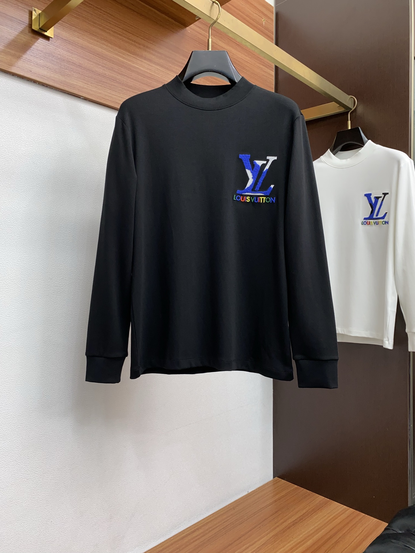 1v 路易威登 2025秋冬新品，男士基础款圆领长袖T恤打底衫！贸易公司渠道稀出，同步GW发售，选用客供