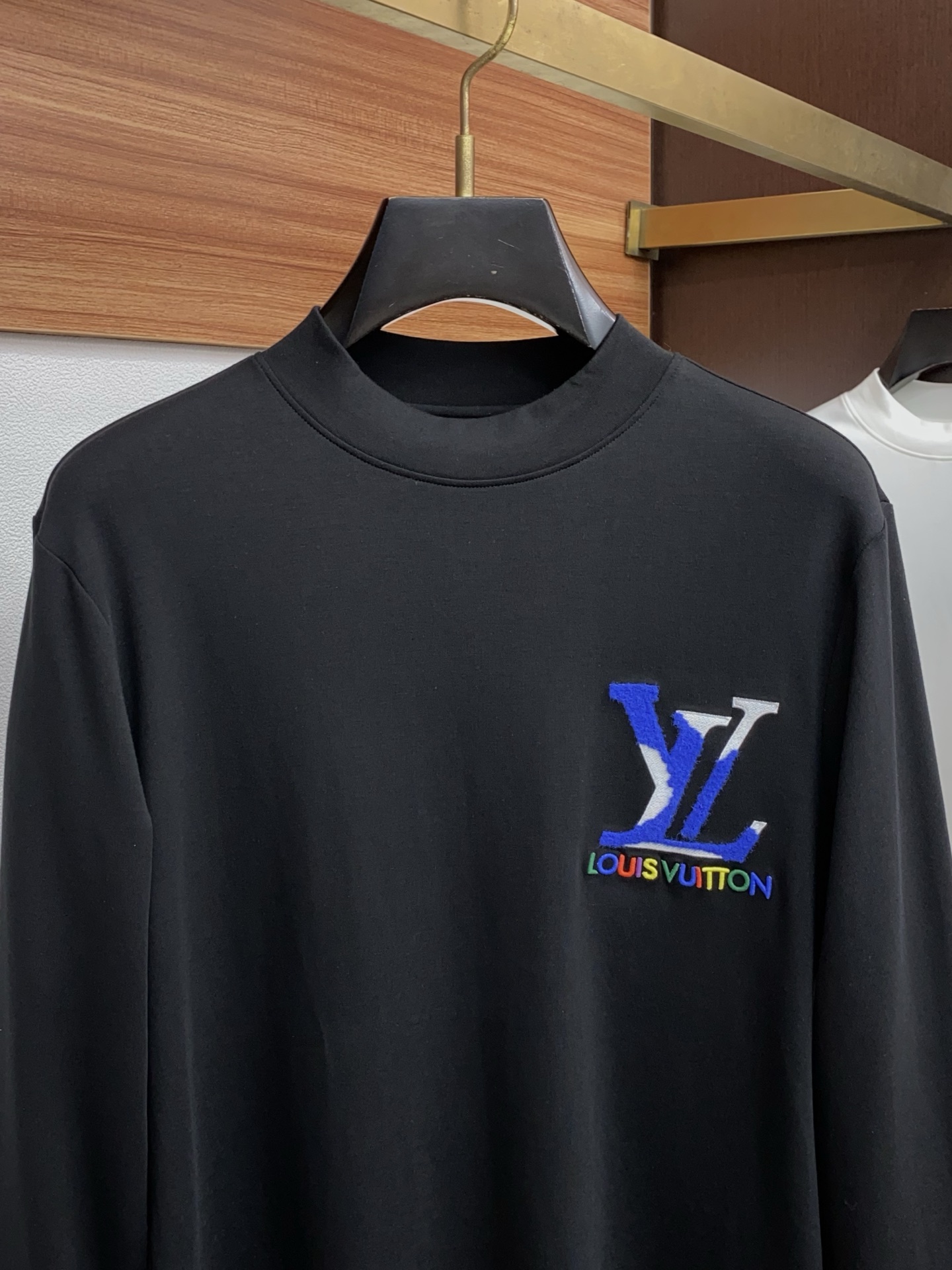 1v 路易威登 2025秋冬新品，男士基础款圆领长袖T恤打底衫！贸易公司渠道稀出，同步GW发售，选用客供