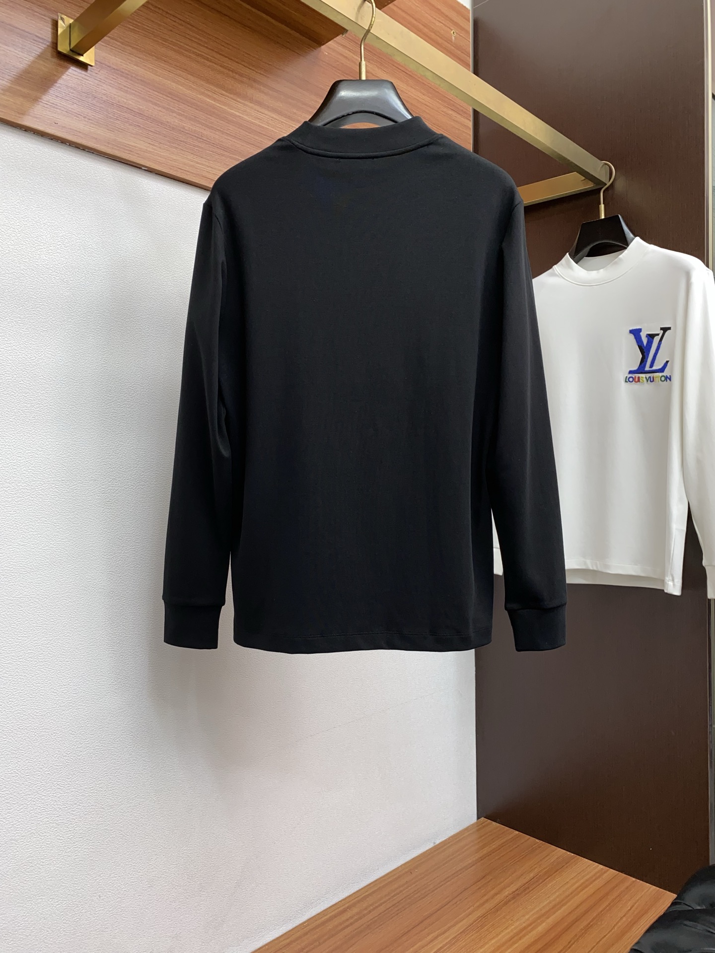 1v 路易威登 2025秋冬新品，男士基础款圆领长袖T恤打底衫！贸易公司渠道稀出，同步GW发售，选用客供