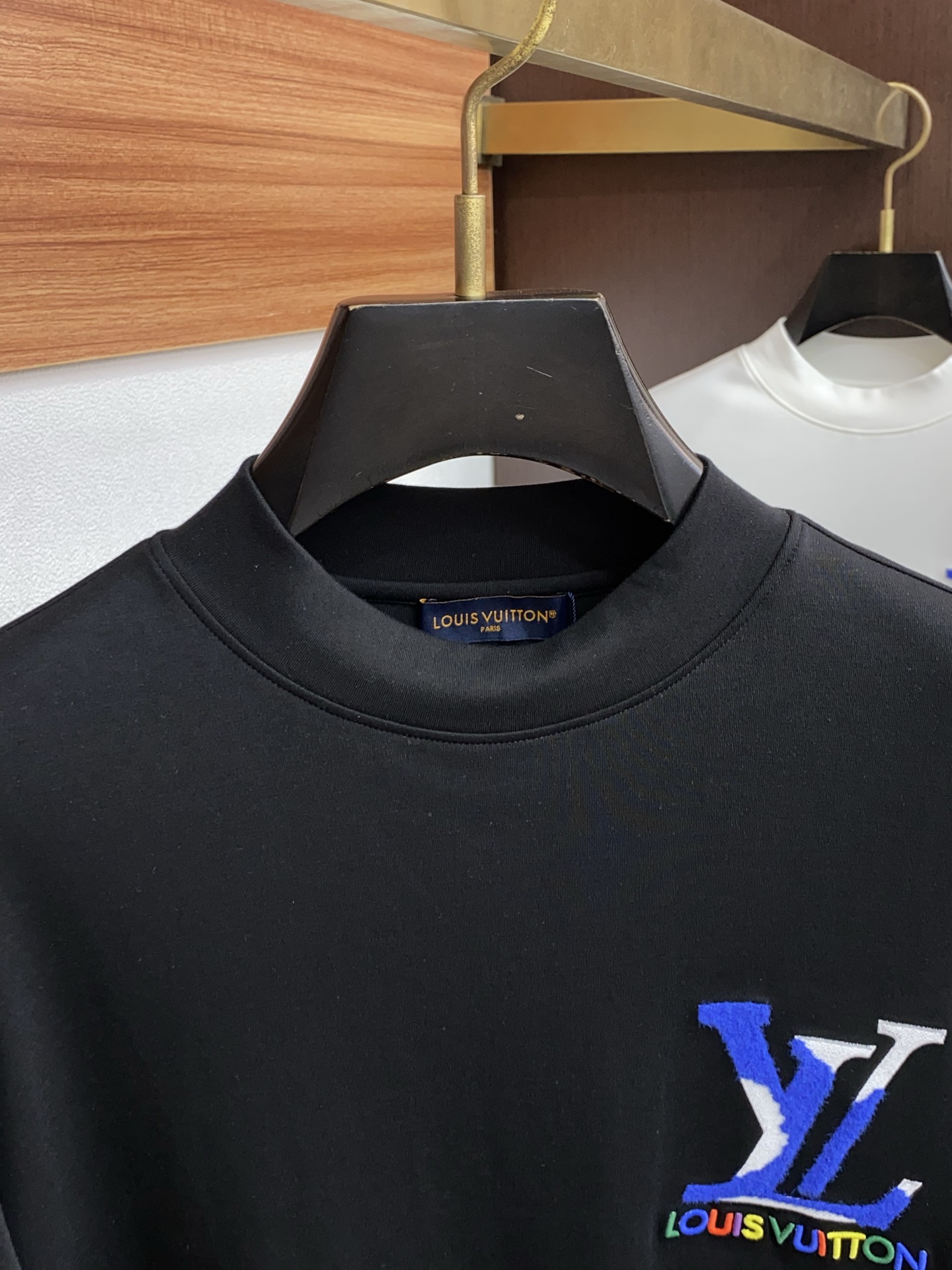 1v 路易威登 2025秋冬新品，男士基础款圆领长袖T恤打底衫！贸易公司渠道稀出，同步GW发售，选用客供