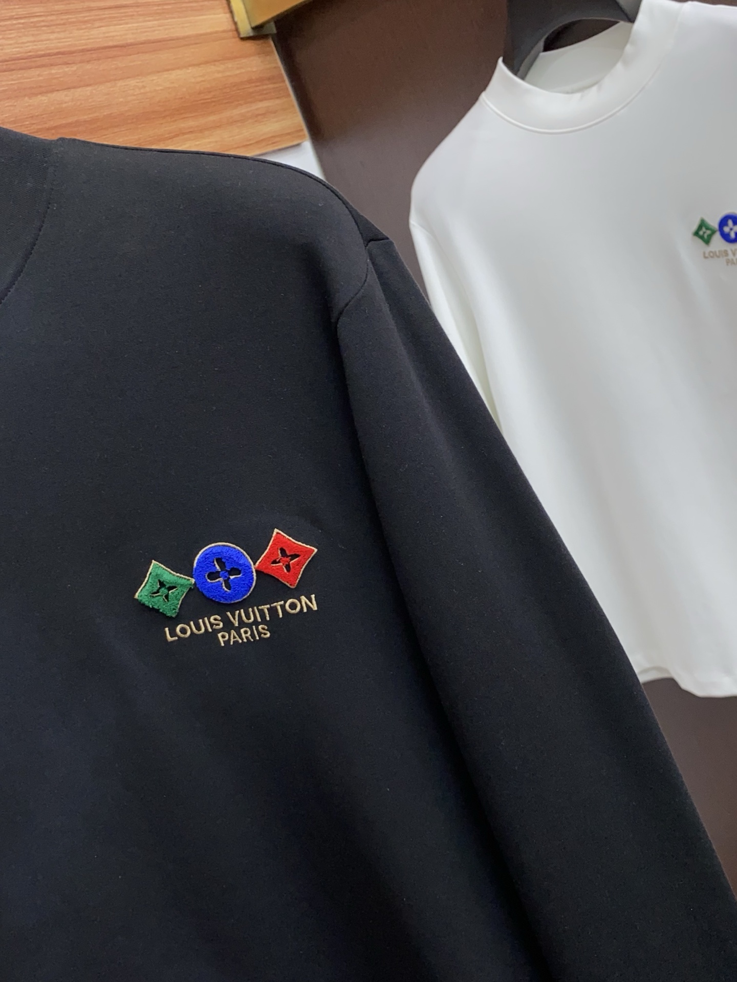 1v路易威登 2025秋冬新品，男士基础款圆领长袖T恤打底衫！贸易公司渠道稀出，同步GW发售，选用客供进