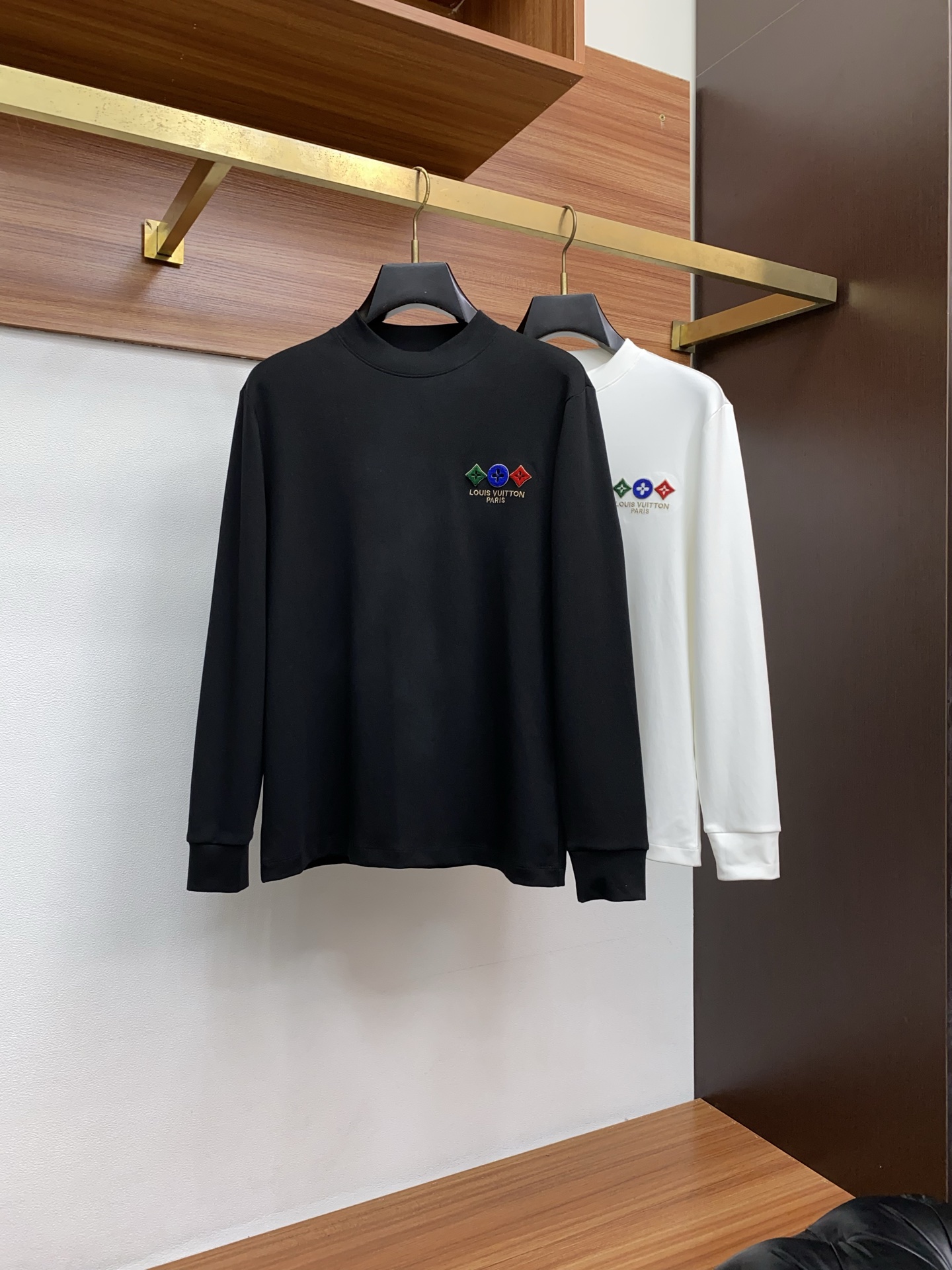 1v路易威登 2025秋冬新品，男士基础款圆领长袖T恤打底衫！贸易公司渠道稀出，同步GW发售，选用客供进