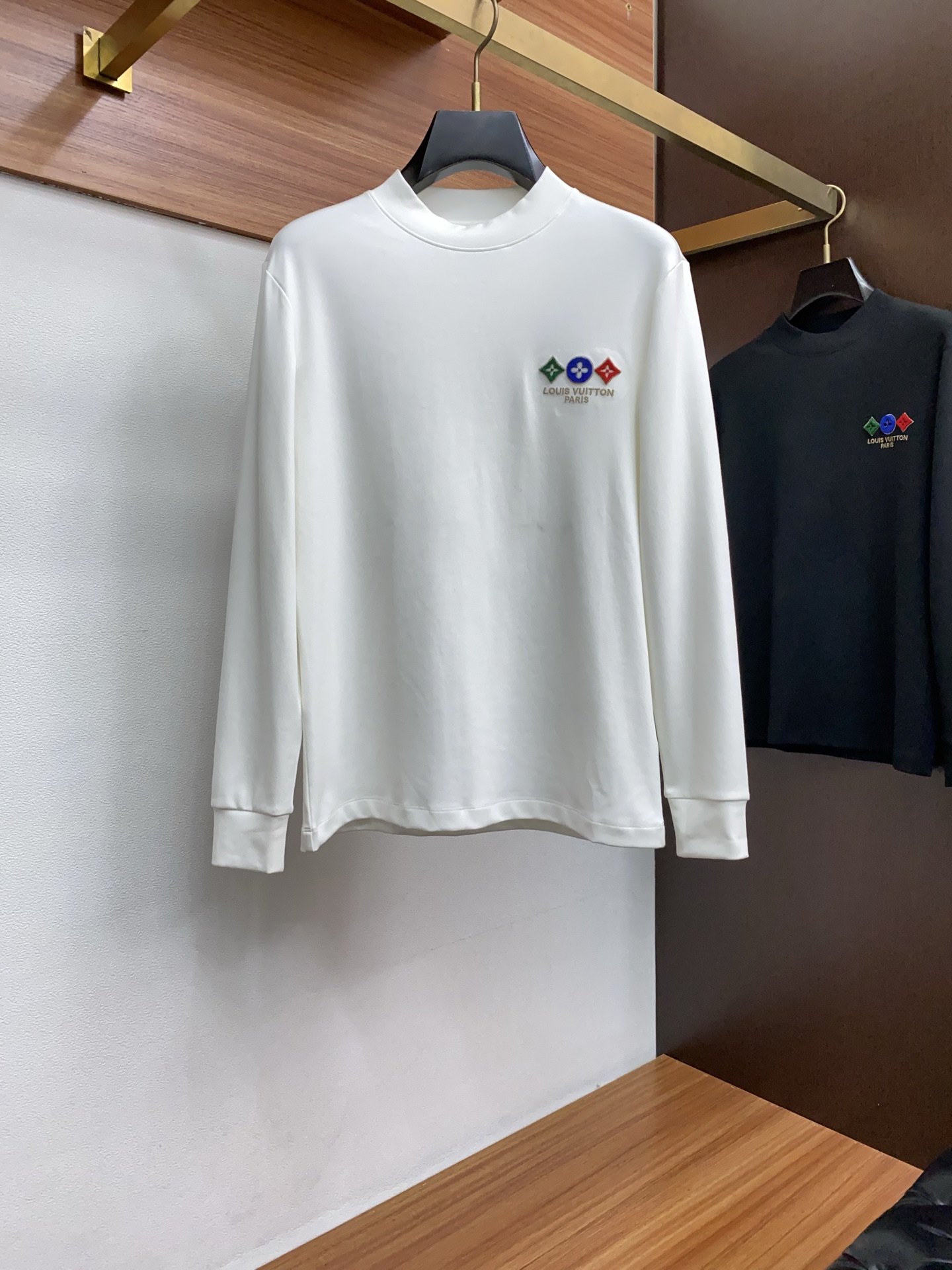 1v路易威登 2025秋冬新品，男士基础款圆领长袖T恤打底衫！贸易公司渠道稀出，同步GW发售，选用客供进