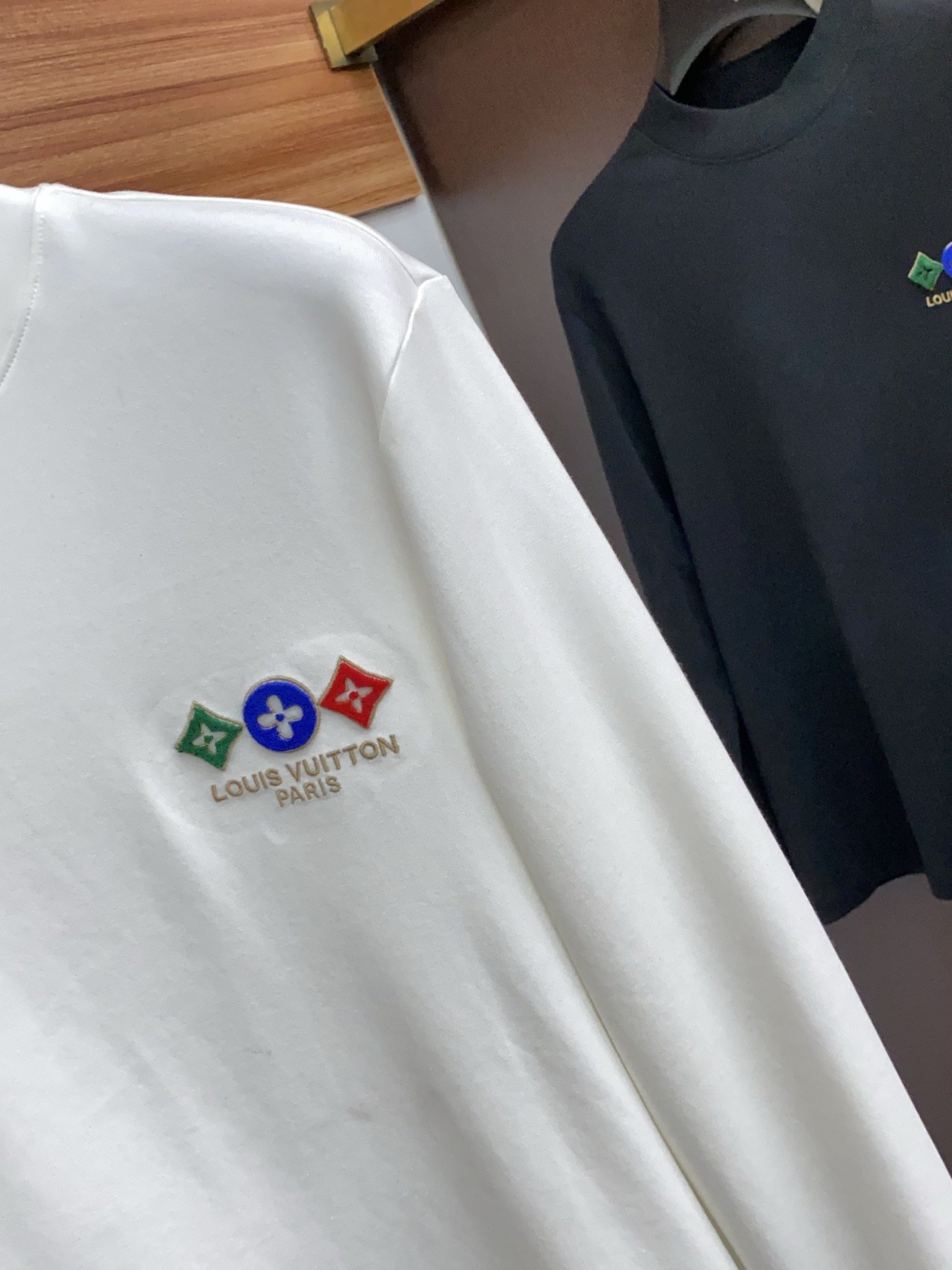 1v路易威登 2025秋冬新品，男士基础款圆领长袖T恤打底衫！贸易公司渠道稀出，同步GW发售，选用客供进