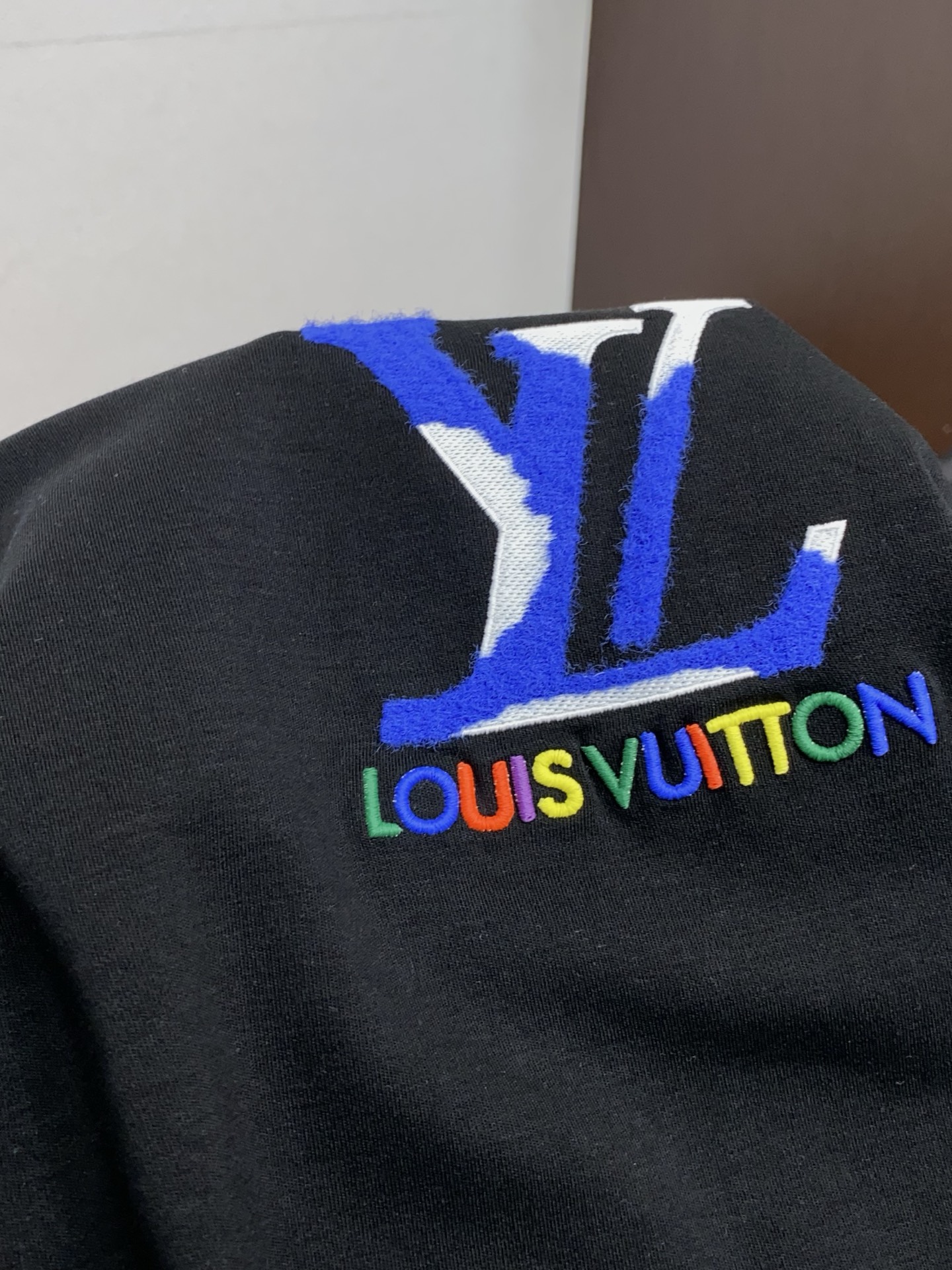 1v 路易威登 2025秋冬新品，男士基础款圆领长袖T恤打底衫！贸易公司渠道稀出，同步GW发售，选用客供