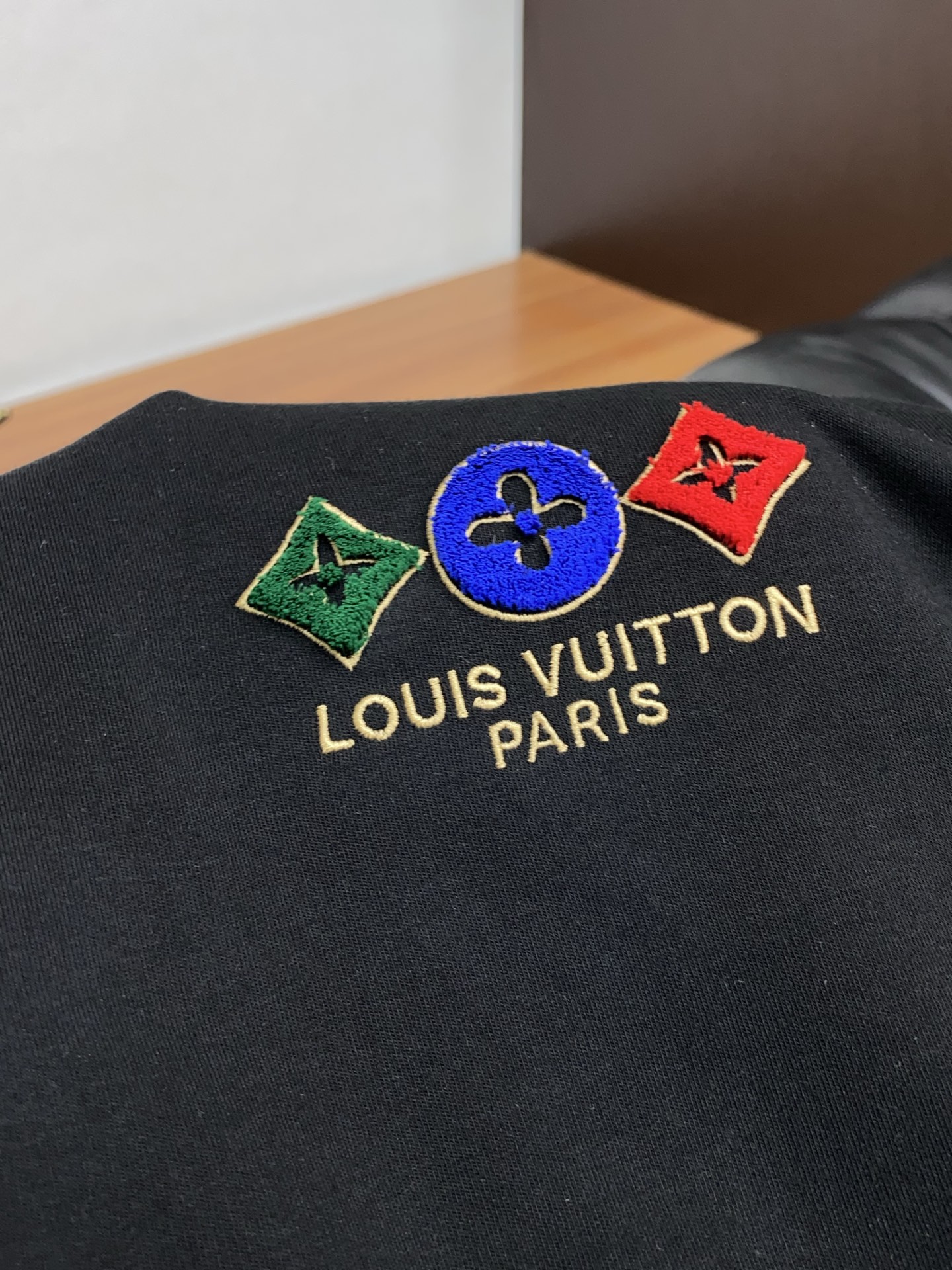 1v路易威登 2025秋冬新品，男士基础款圆领长袖T恤打底衫！贸易公司渠道稀出，同步GW发售，选用客供进