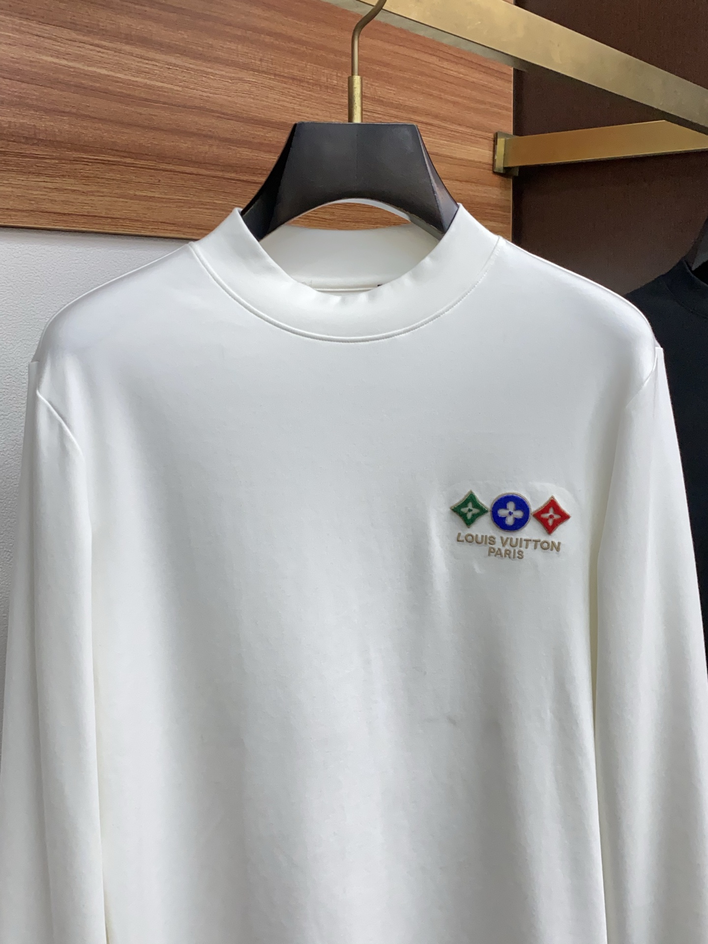 1v路易威登 2025秋冬新品，男士基础款圆领长袖T恤打底衫！贸易公司渠道稀出，同步GW发售，选用客供进