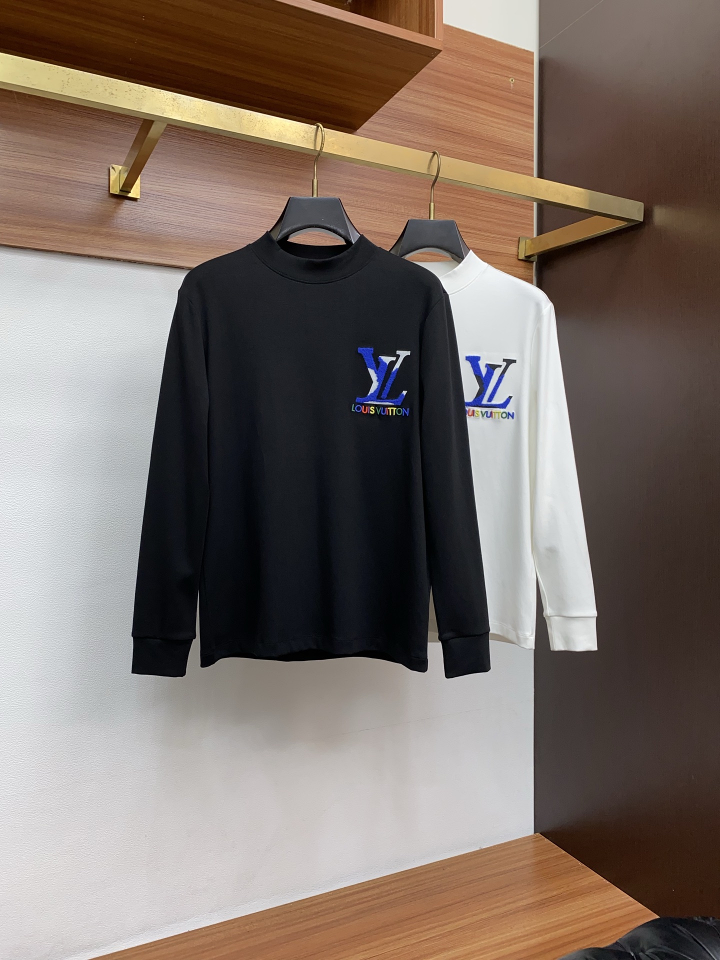 1v 路易威登 2025秋冬新品，男士基础款圆领长袖T恤打底衫！贸易公司渠道稀出，同步GW发售，选用客供