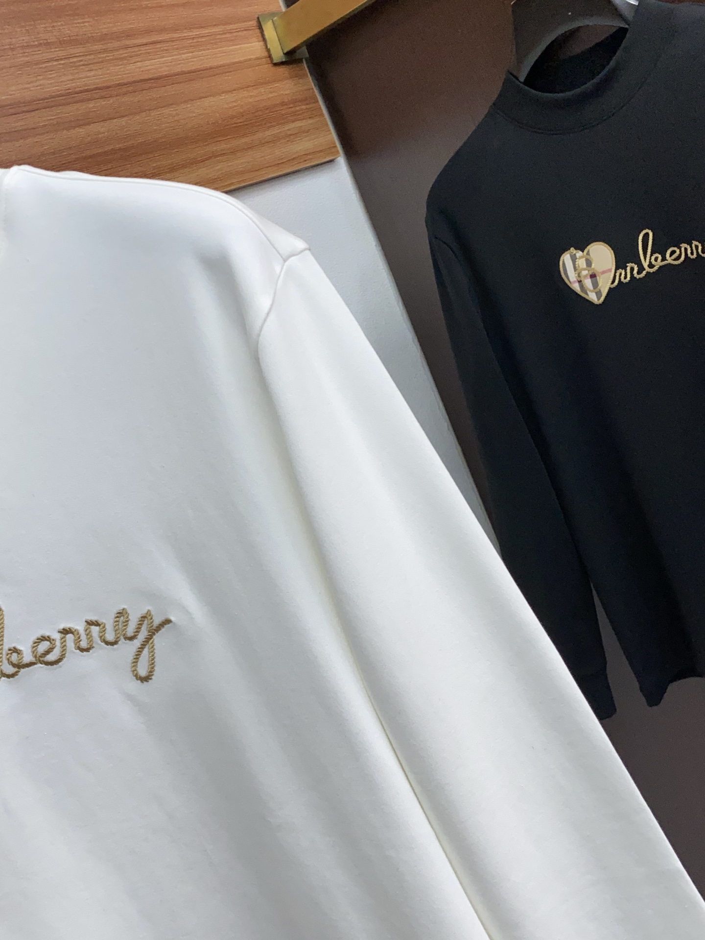 巴宝莉 2025秋冬新品，男士基础款圆领长袖T恤打底衫！贸易公司渠道稀出，同步GW发售，选用客供进口26