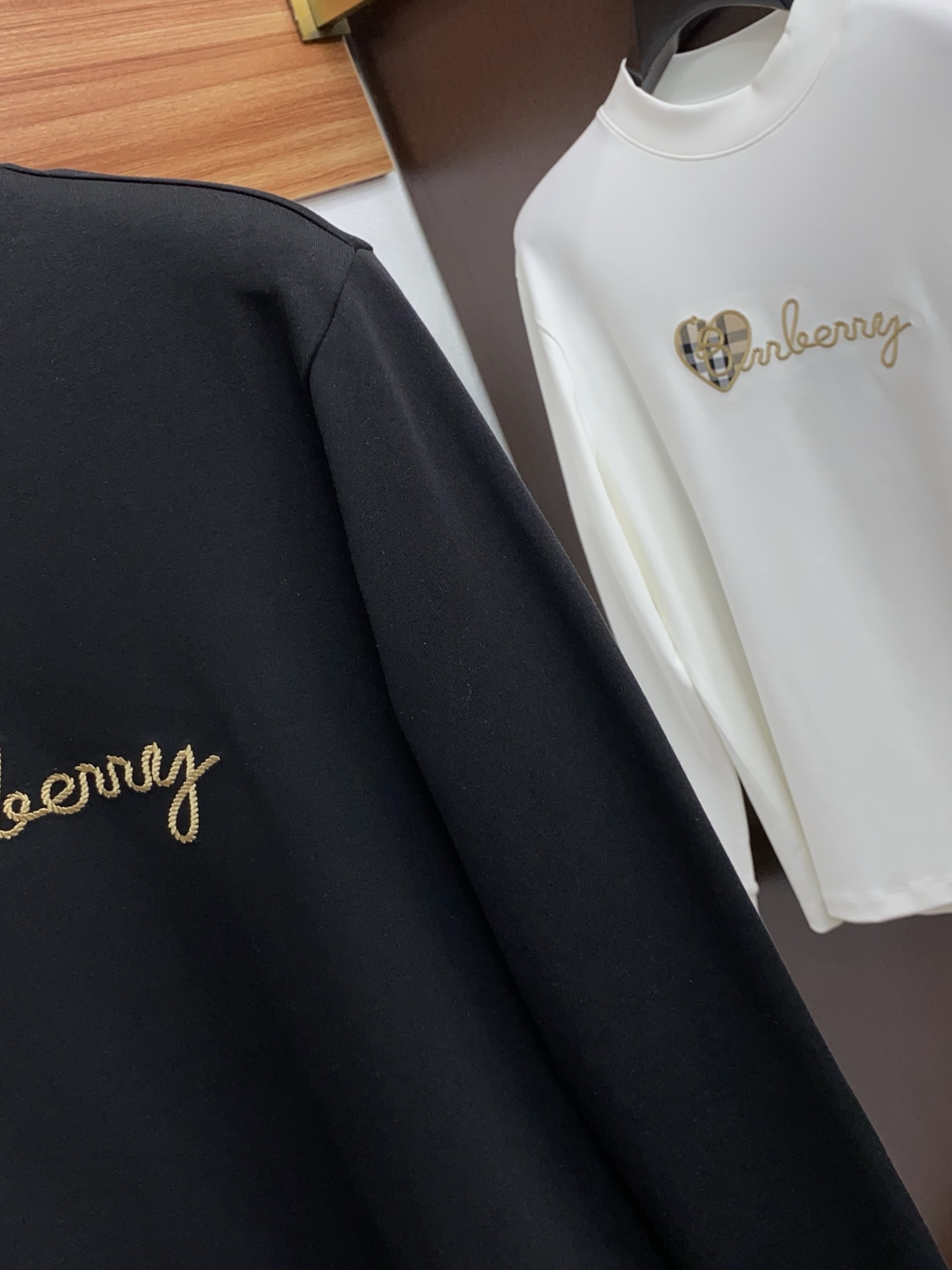 巴宝莉 2025秋冬新品，男士基础款圆领长袖T恤打底衫！贸易公司渠道稀出，同步GW发售，选用客供进口26