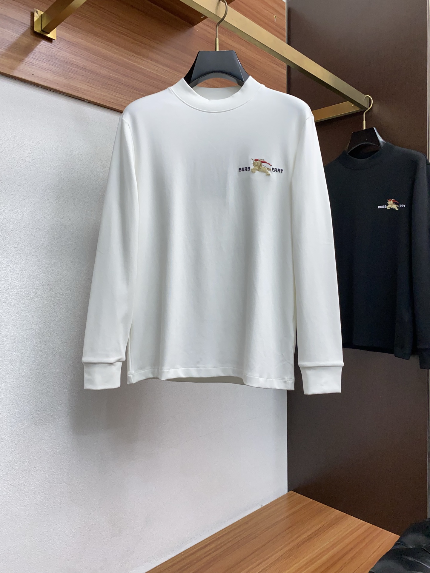 巴宝莉 2025秋冬新品，男士基础款圆领长袖T恤打底衫！贸易公司渠道稀出，同步GW发售，选用客供进口26