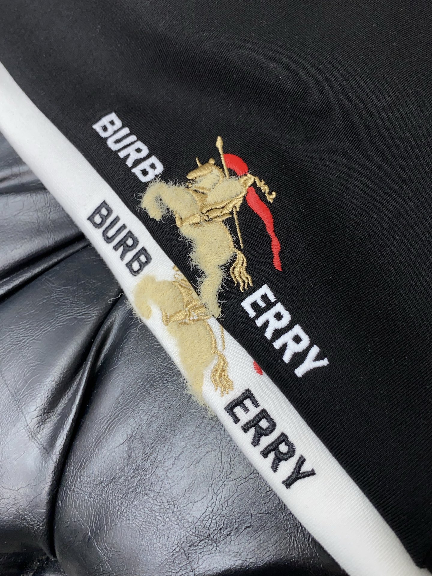 巴宝莉 2025秋冬新品，男士基础款圆领长袖T恤打底衫！贸易公司渠道稀出，同步GW发售，选用客供进口26