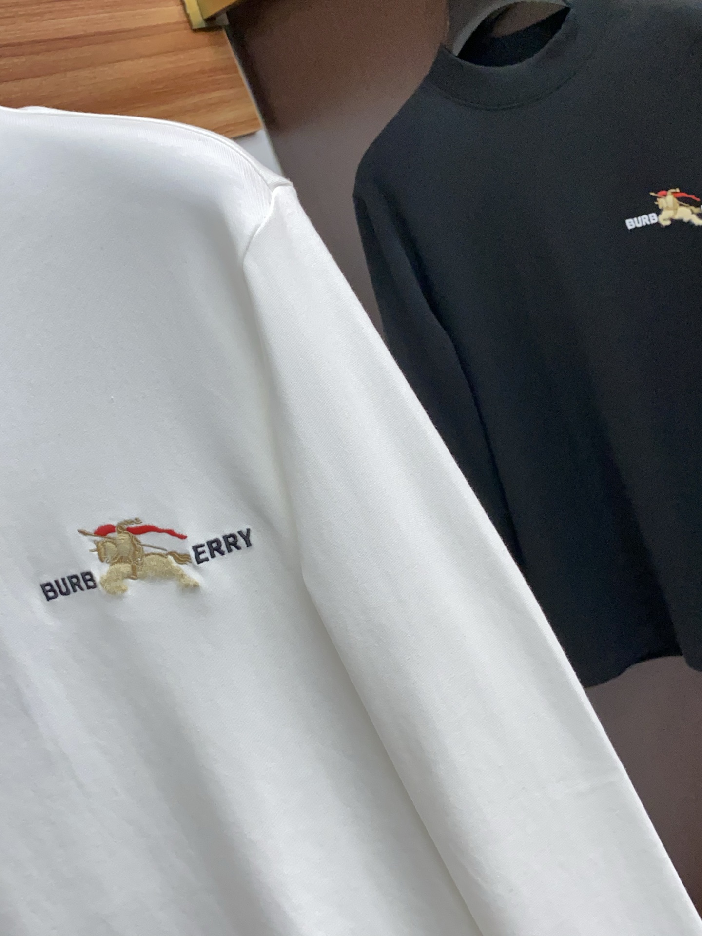 巴宝莉 2025秋冬新品，男士基础款圆领长袖T恤打底衫！贸易公司渠道稀出，同步GW发售，选用客供进口26