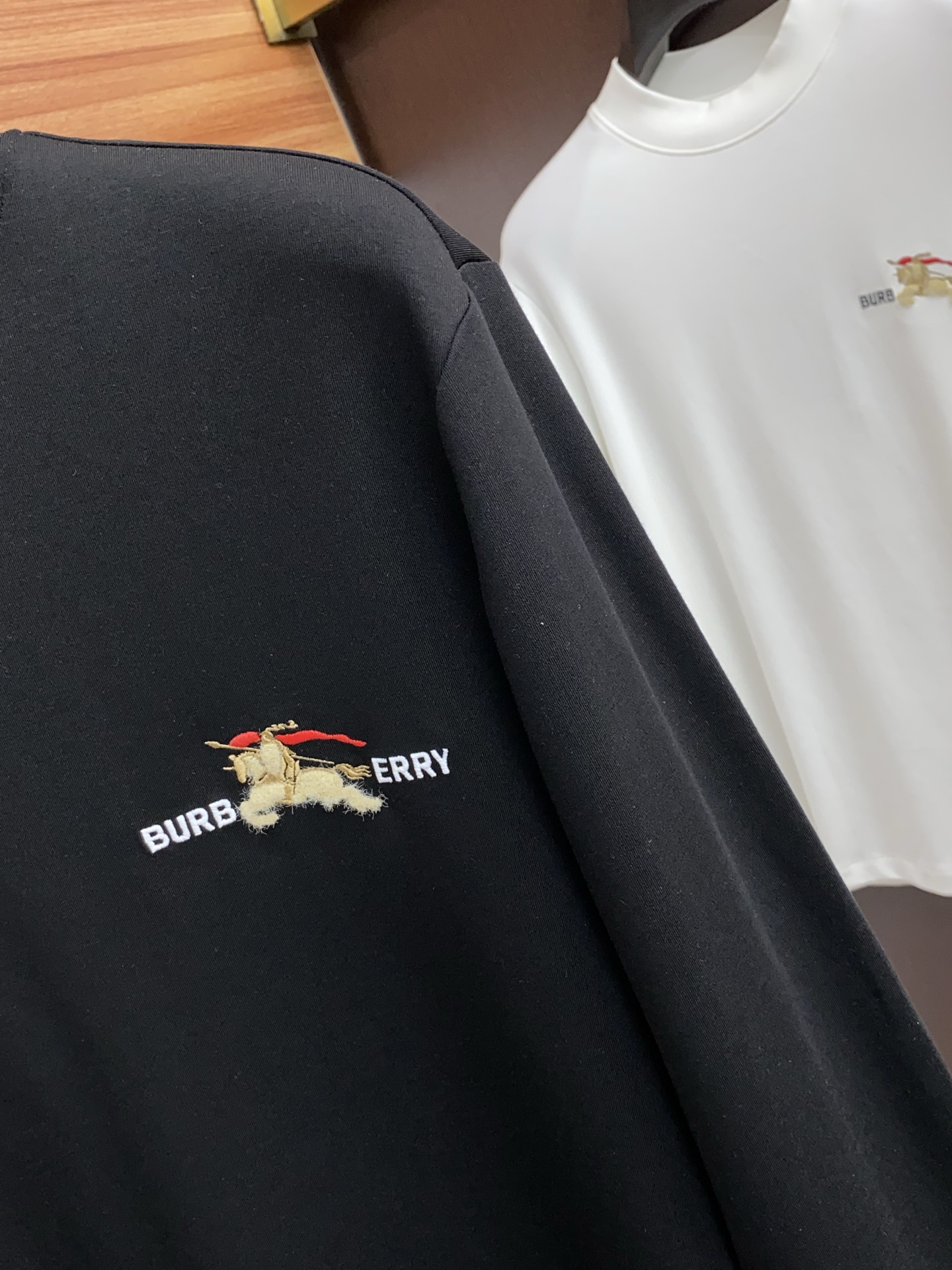 巴宝莉 2025秋冬新品，男士基础款圆领长袖T恤打底衫！贸易公司渠道稀出，同步GW发售，选用客供进口26