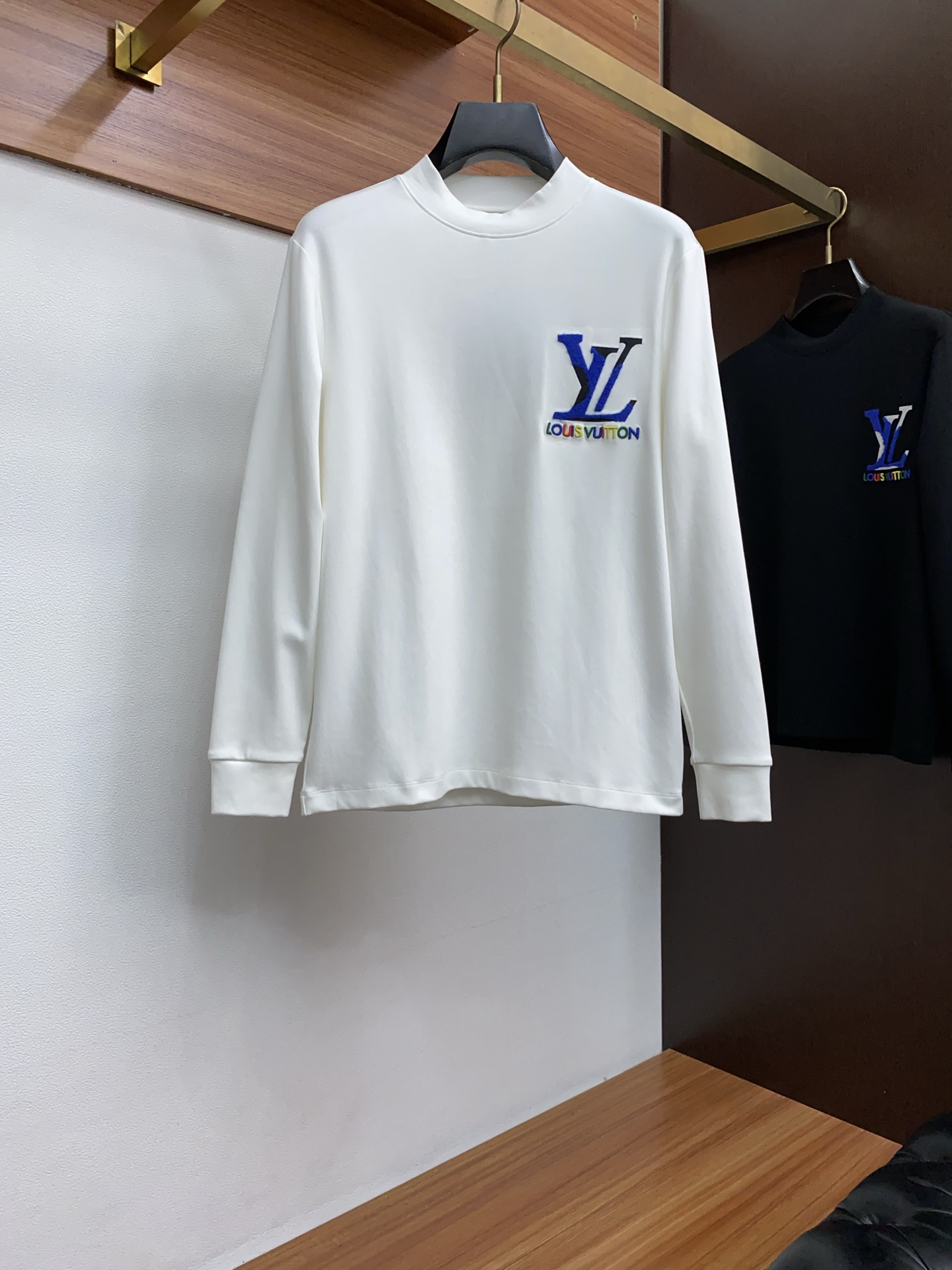 1v路易威登 2025秋冬新品，男士基础款圆领长袖T恤打底衫！贸易公司渠道稀出，同步GW发售，选用客供进