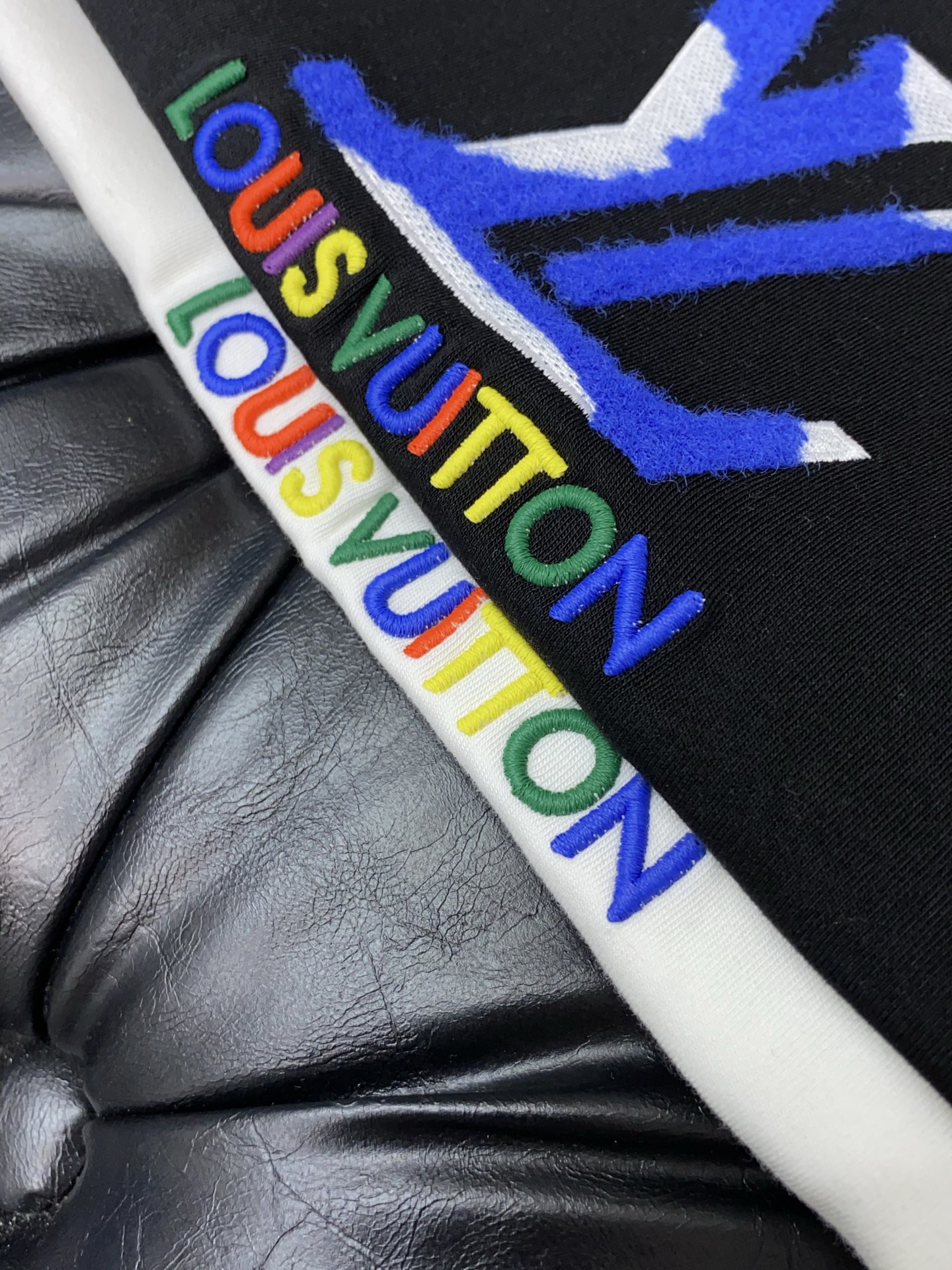 1v路易威登 2025秋冬新品，男士基础款圆领长袖T恤打底衫！贸易公司渠道稀出，同步GW发售，选用客供进