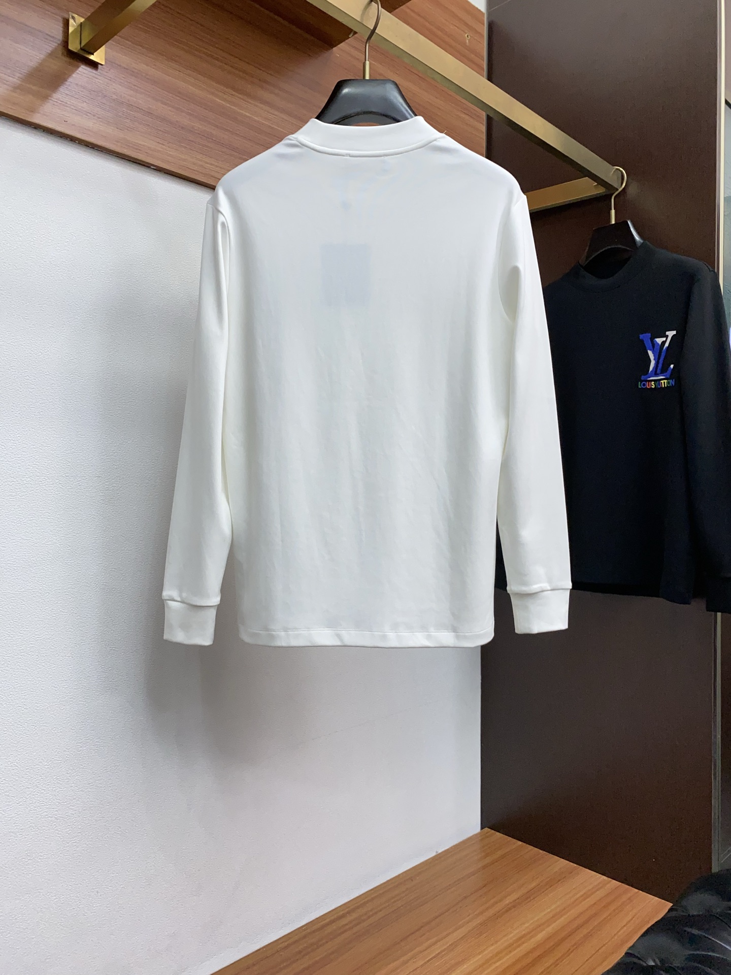 1v路易威登 2025秋冬新品，男士基础款圆领长袖T恤打底衫！贸易公司渠道稀出，同步GW发售，选用客供进