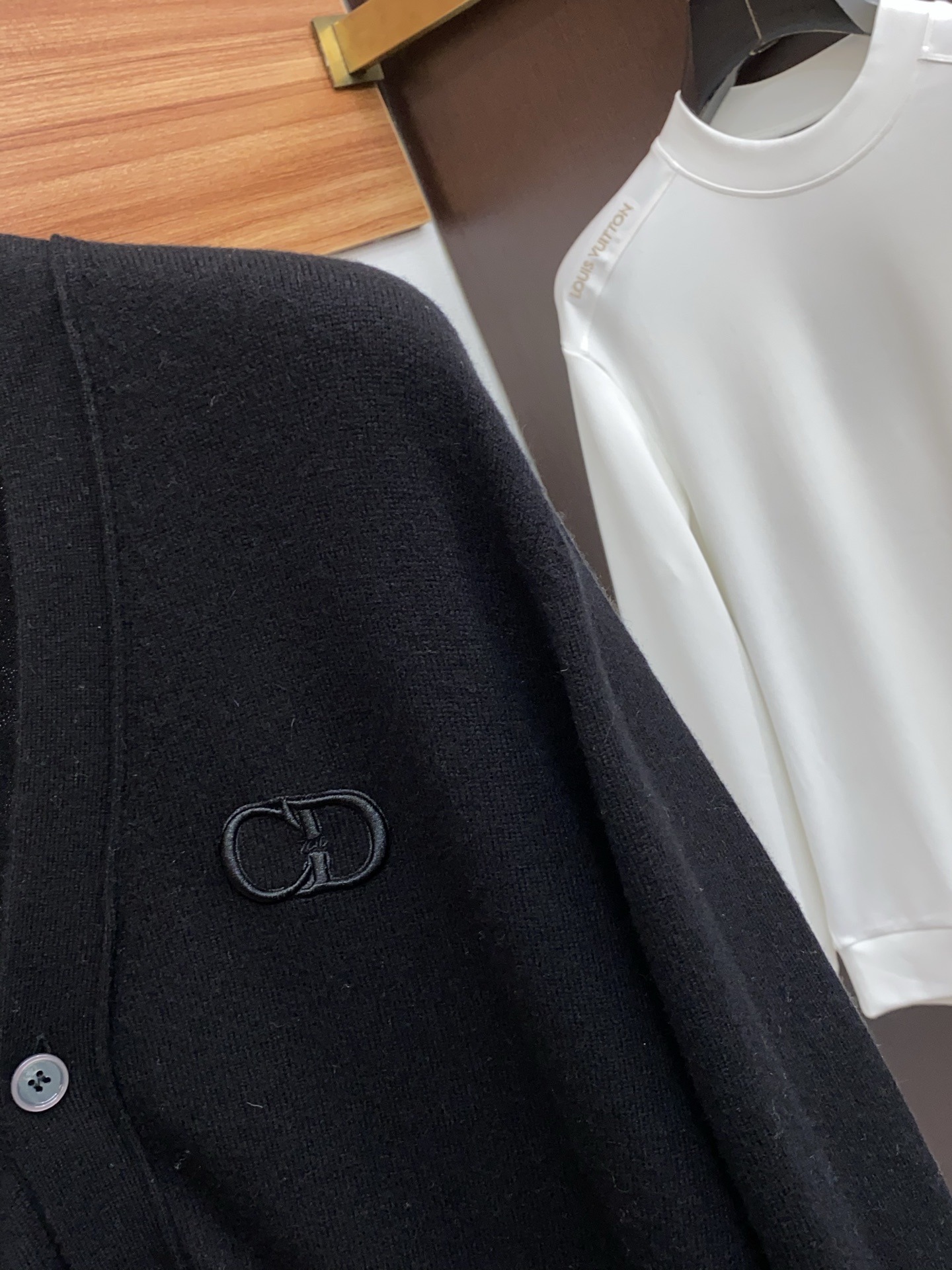 迪奥 2025FW男士秋冬羊毛混纺开衫毛衣 打底外穿毛衣 针织衫休闲日常穿搭单品！上身修饰身形、定制面料