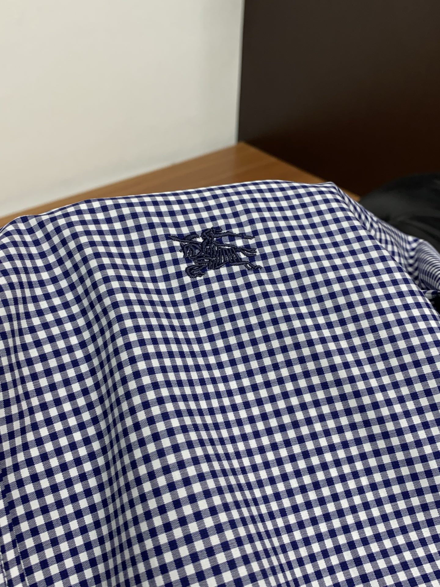 巴宝莉 2025男士衬衫，商务休闲修身款长袖衬衣！ 宜商务 宜休闲！秋冬限量新款，都市商务气质款！ 衬衫