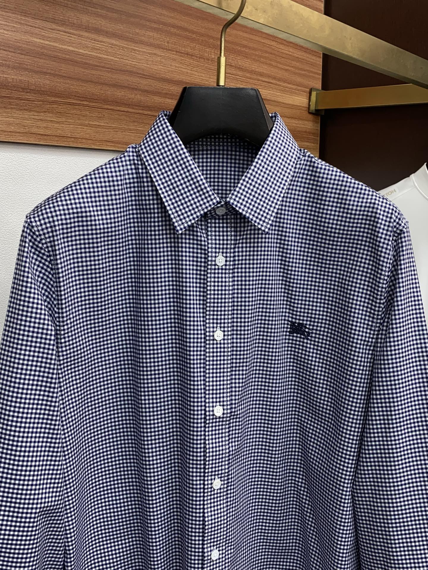 巴宝莉 2025男士衬衫，商务休闲修身款长袖衬衣！ 宜商务 宜休闲！秋冬限量新款，都市商务气质款！ 衬衫