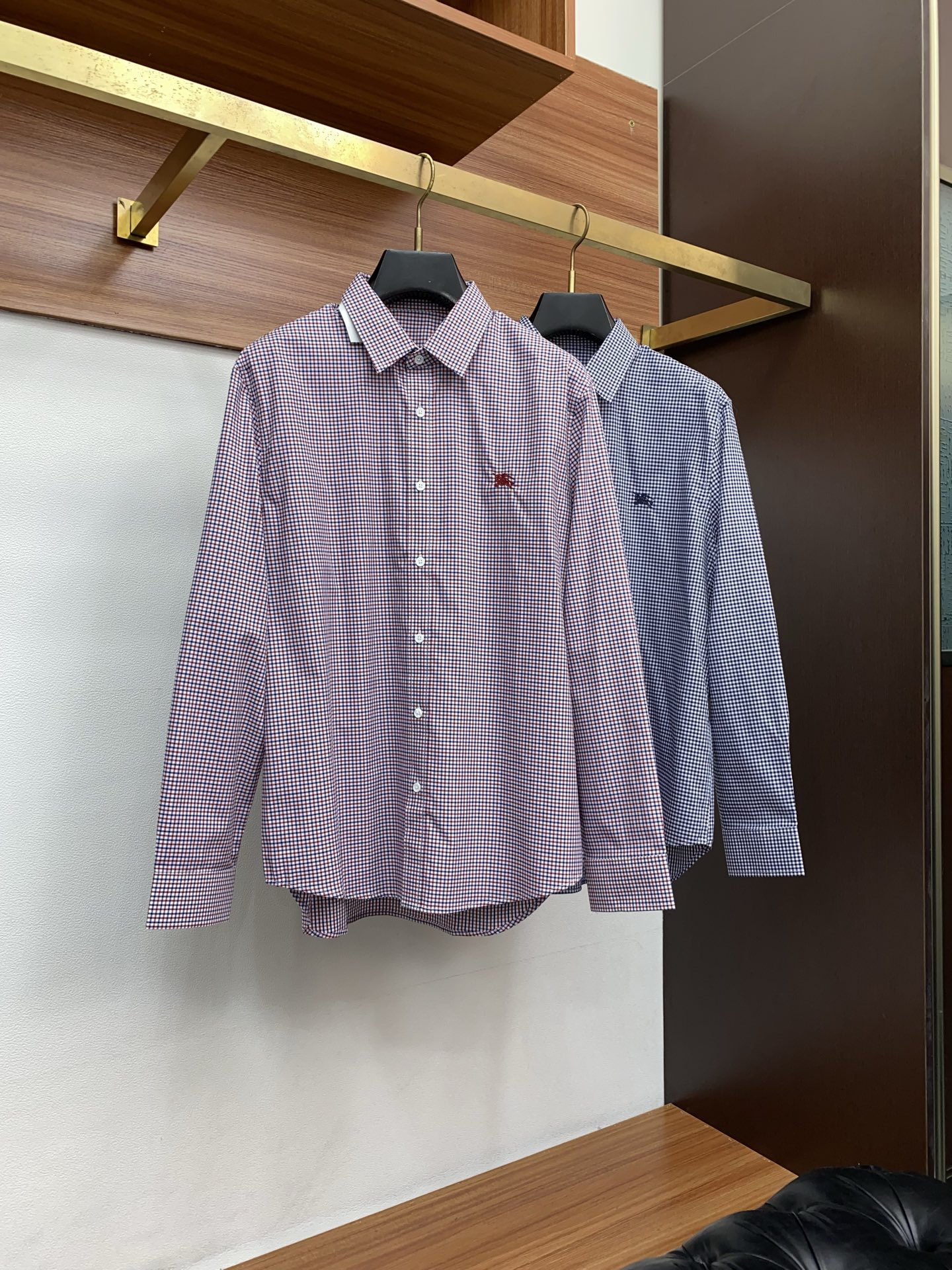 巴宝莉 2025男士衬衫，商务休闲修身款长袖衬衣！ 宜商务 宜休闲！秋冬限量新款，都市商务气质款！ 衬衫