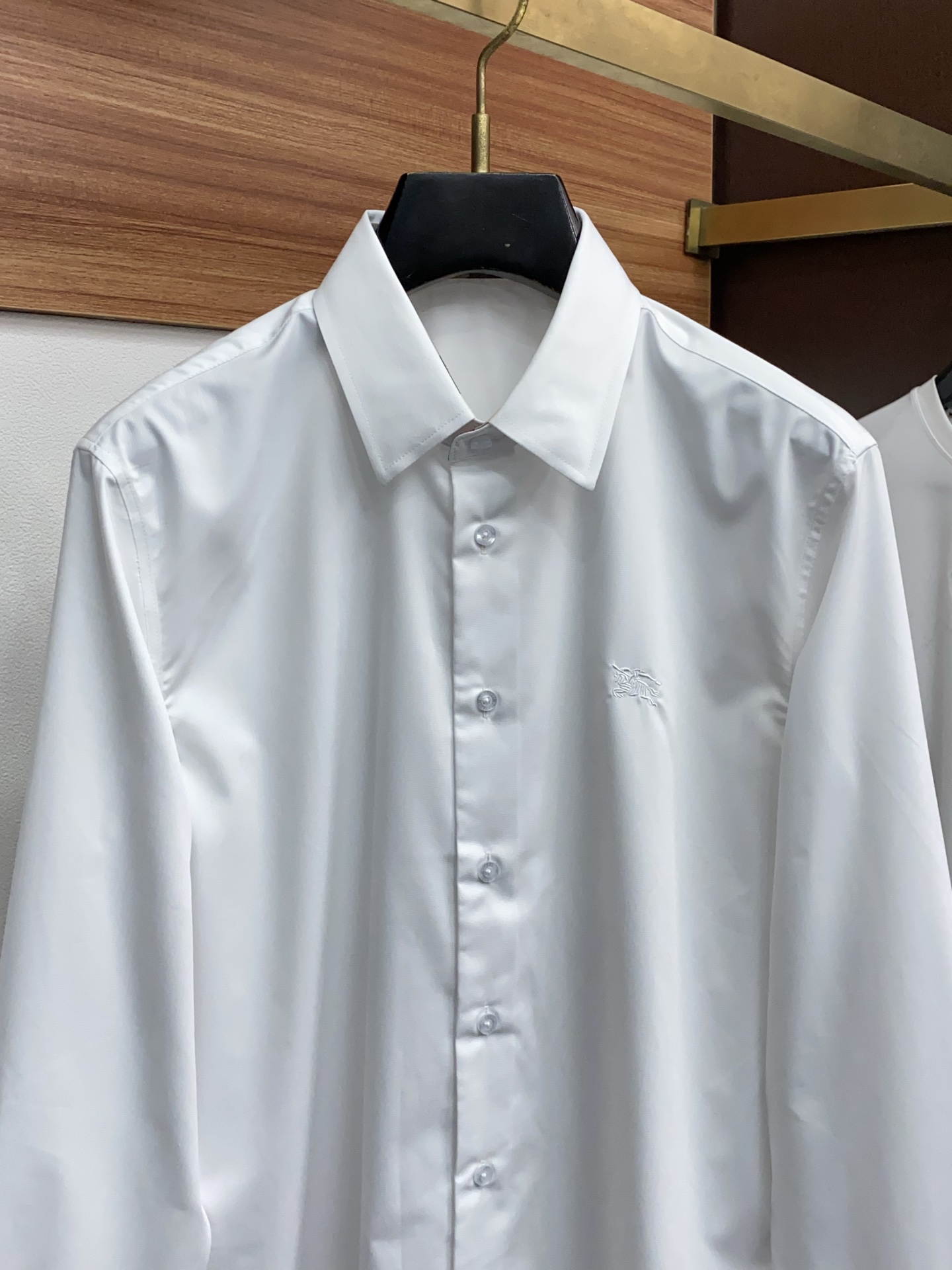 巴宝莉 2025男士衬衫，商务休闲修身款长袖衬衣！ 宜商务 宜休闲！秋冬限量新款，都市商务气质款！ 衬衫