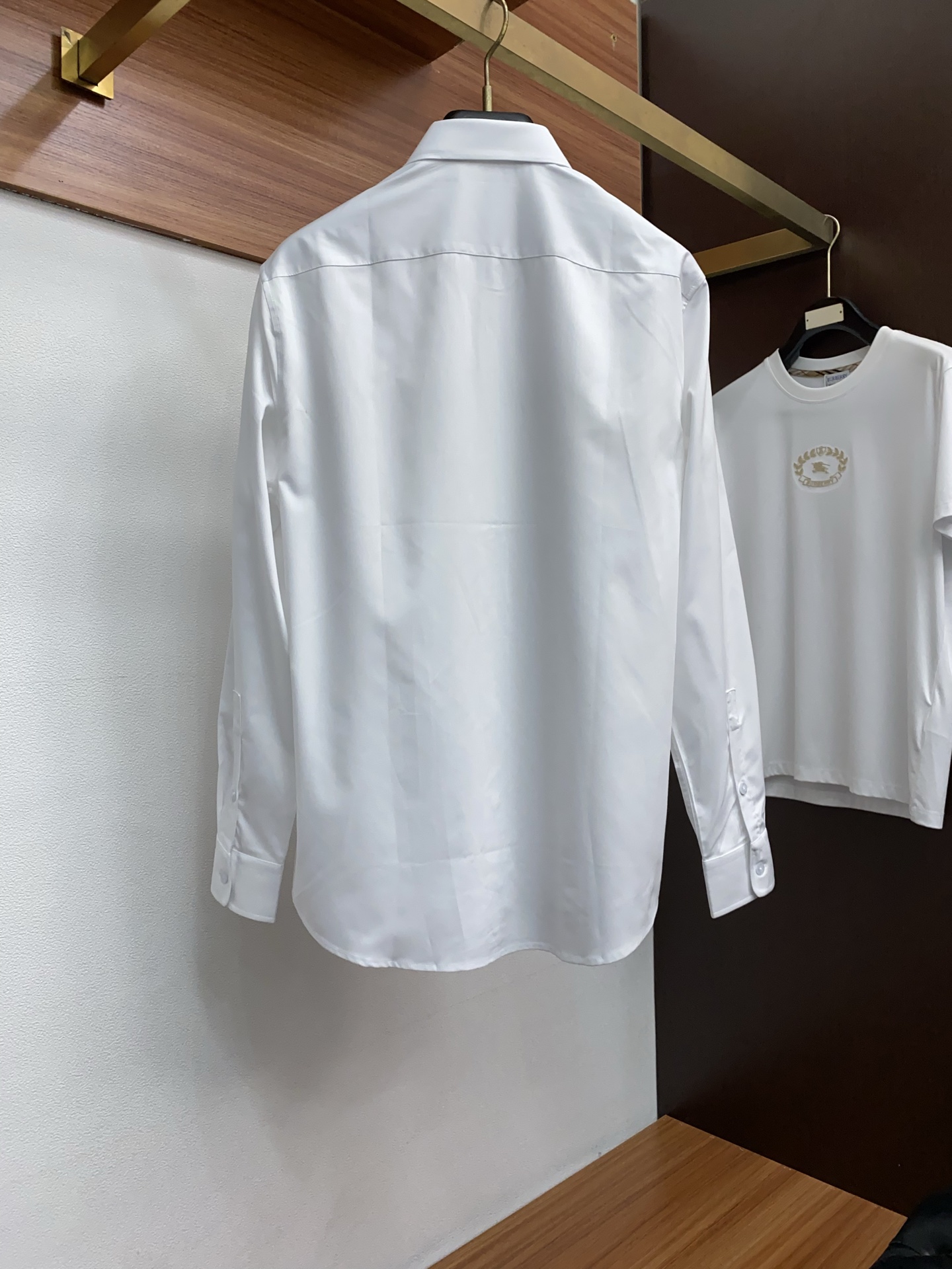 巴宝莉 2025男士衬衫，商务休闲修身款长袖衬衣！ 宜商务 宜休闲！秋冬限量新款，都市商务气质款！ 衬衫