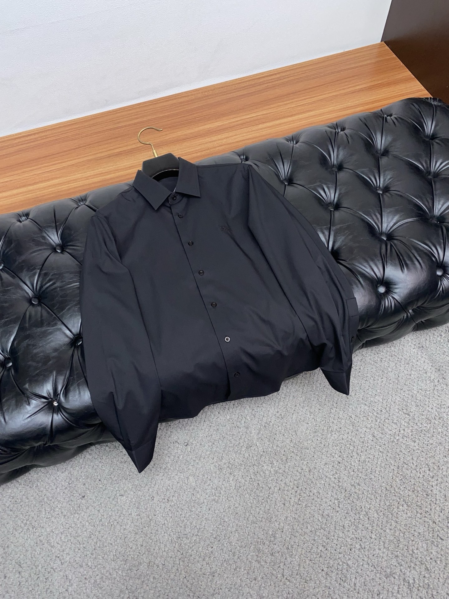 巴宝莉 2025男士衬衫，商务休闲修身款长袖衬衣！ 宜商务 宜休闲！秋冬限量新款，都市商务气质款！ 衬衫