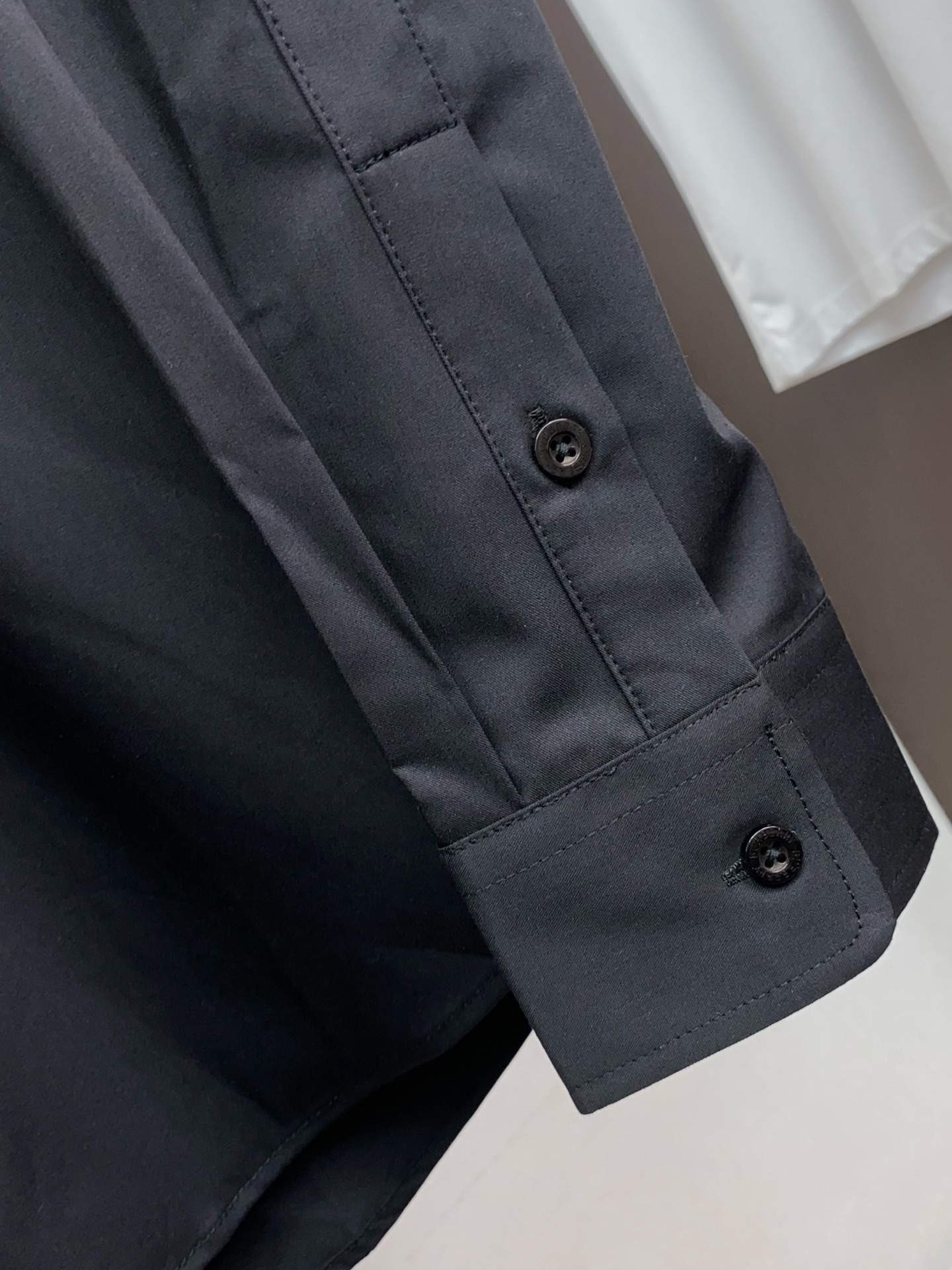 巴宝莉 2025男士衬衫，商务休闲修身款长袖衬衣！ 宜商务 宜休闲！秋冬限量新款，都市商务气质款！ 衬衫