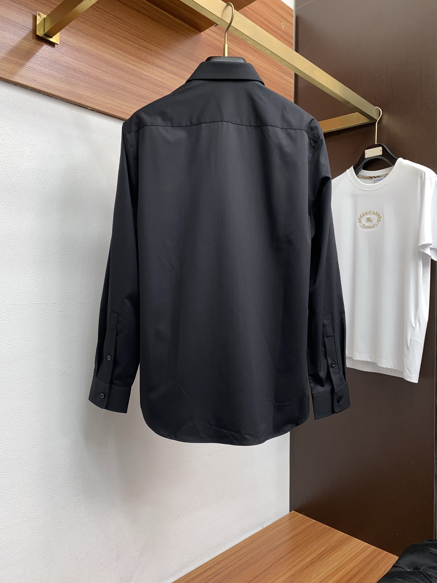 巴宝莉 2025男士衬衫，商务休闲修身款长袖衬衣！ 宜商务 宜休闲！秋冬限量新款，都市商务气质款！ 衬衫