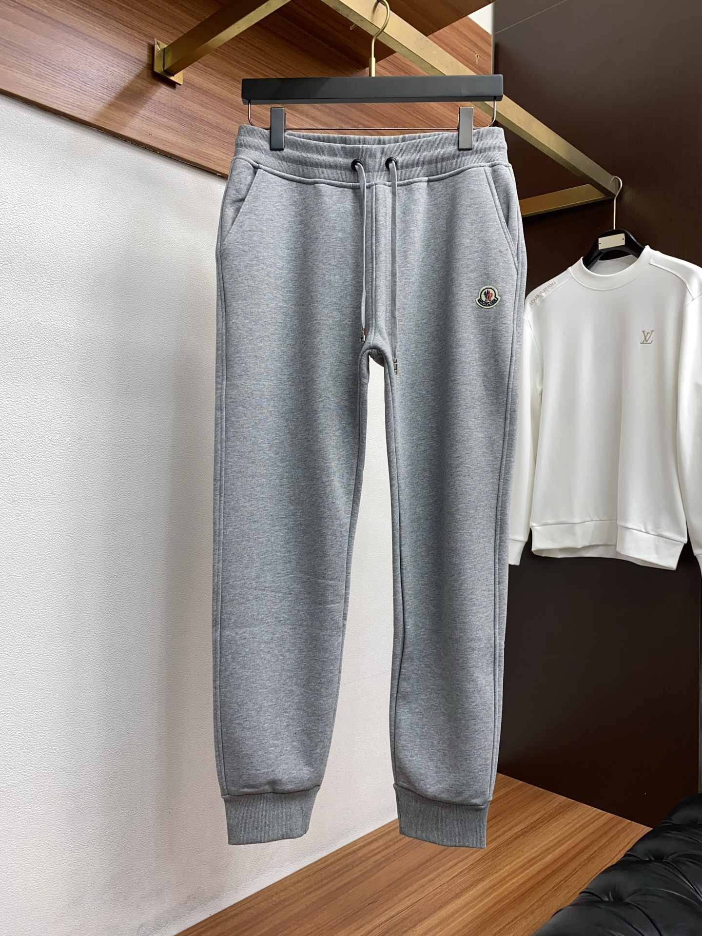 蒙口 25SS新款针织棉布抽绳加绒卫裤，男士经典红蓝标识刺绣运动休闲长裤！贸易公司渠道稀出，领先官网发售